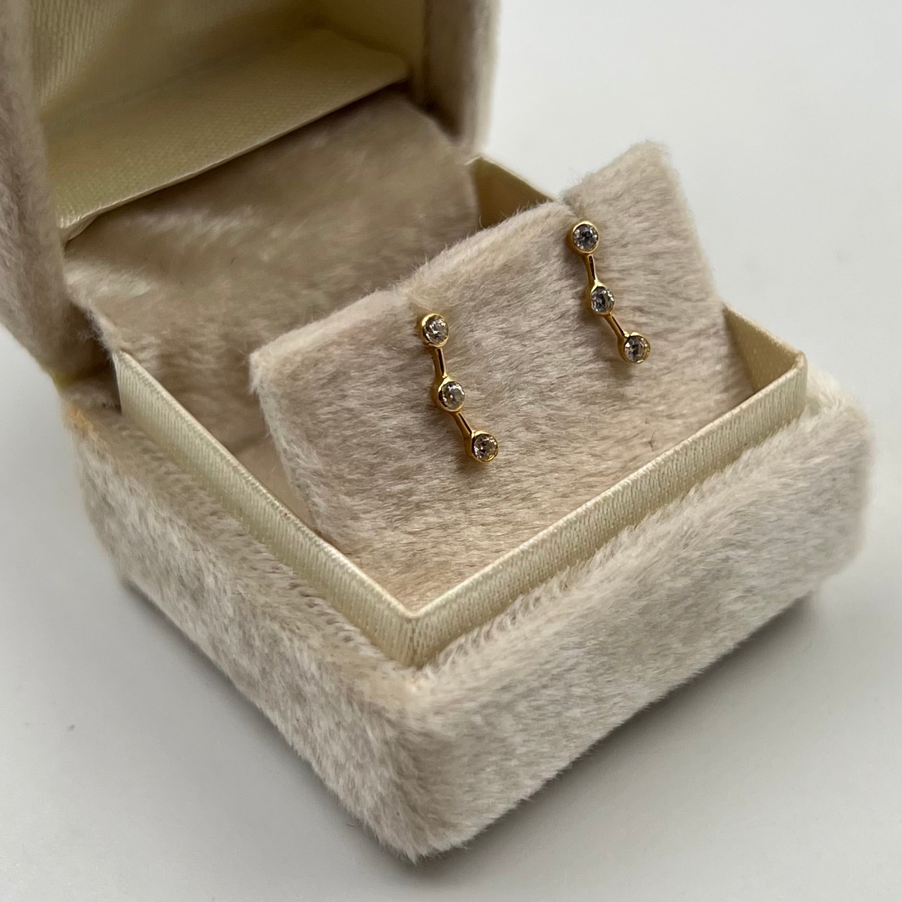 TOPOS TRIO CIRCON BLANCO  ORO AMARILLO 18K 0,71 GR / 10 MM