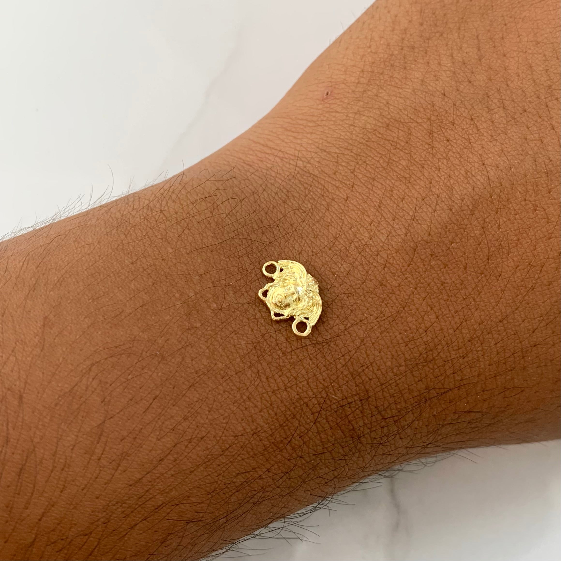 HERRAJE VS  ORO AMARILLO 18K 0,9 GR / 1,3 CM