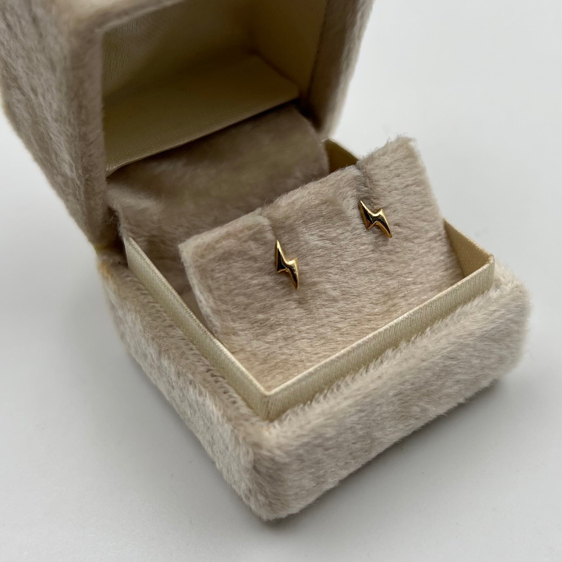 TOPOS RAYO ORO AMARILLO 18K 0,45 GR / 3 MM