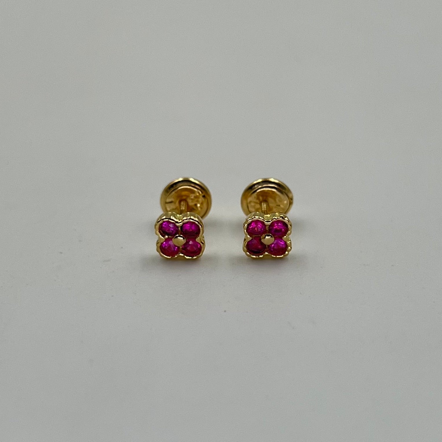 TOPOS TREBOL CASTING FUCSIA  ORO AMARILLO 18K 1,06 GR / 5 MM