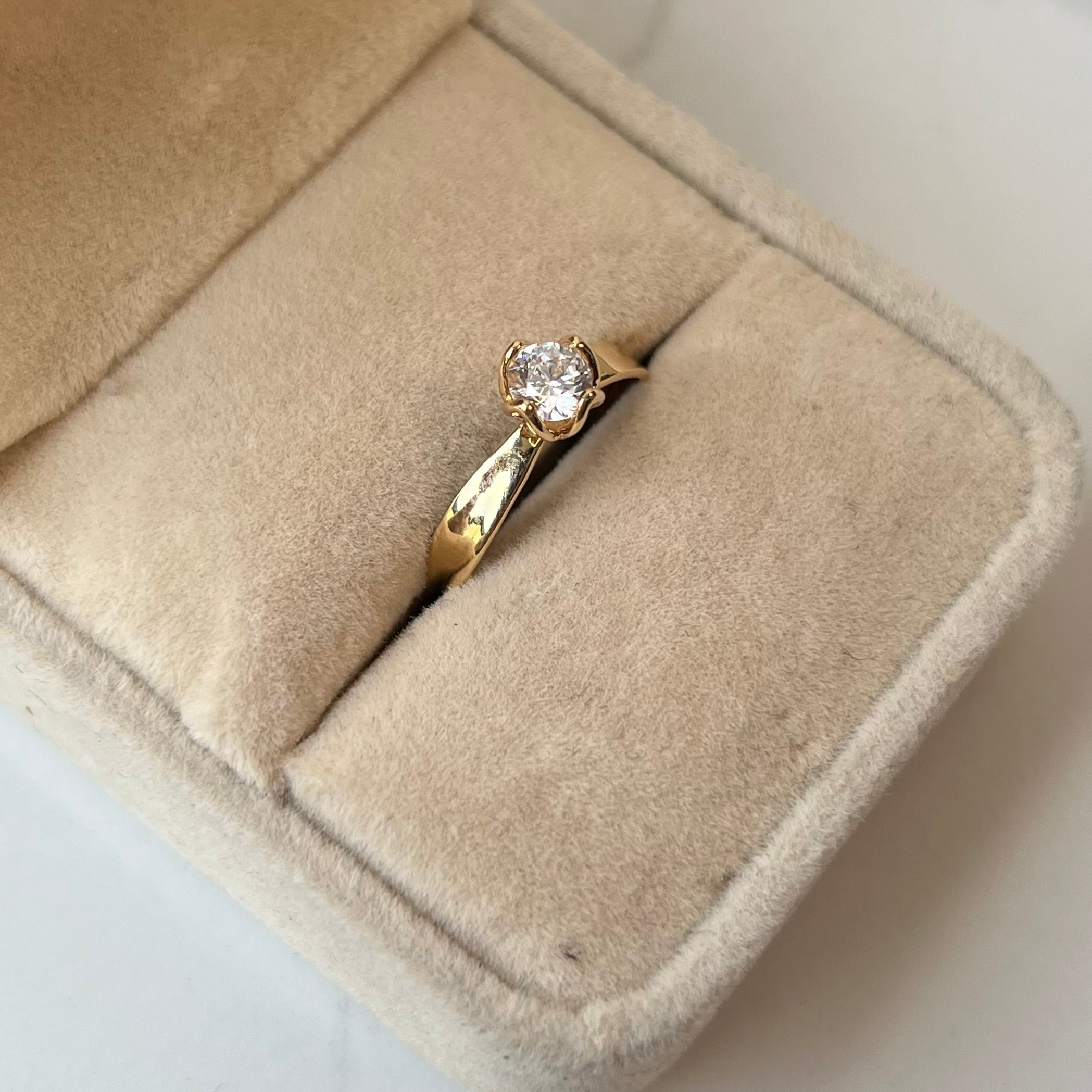 ANILLO SOLITARIO REDONDO  ORO AMARILLO 18K / TALLA 6/5 / +2 / 1,55GR / 2,8 MM
