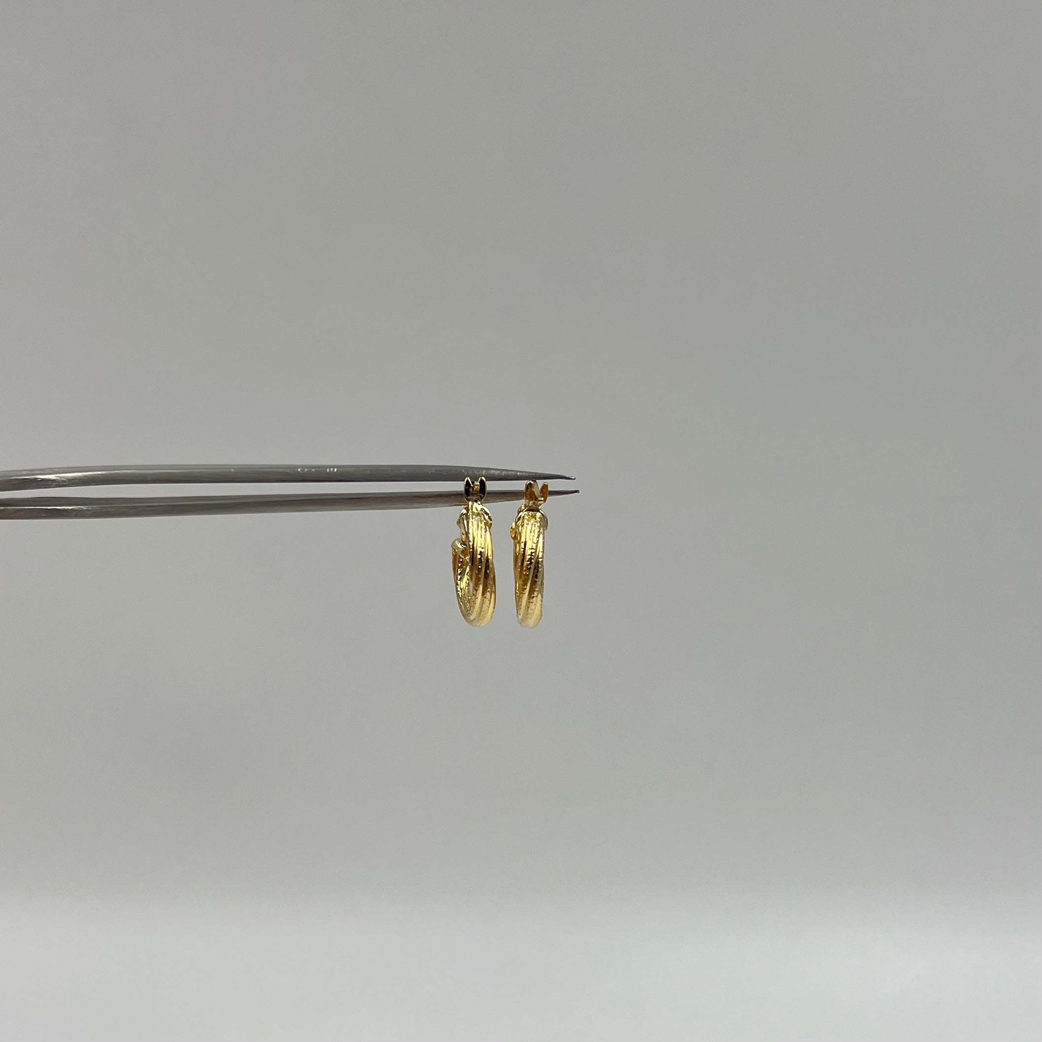 CANDONGA ENTORCHADA ORO AMARILLO 18K 1,47 GR / 1,4 CM
