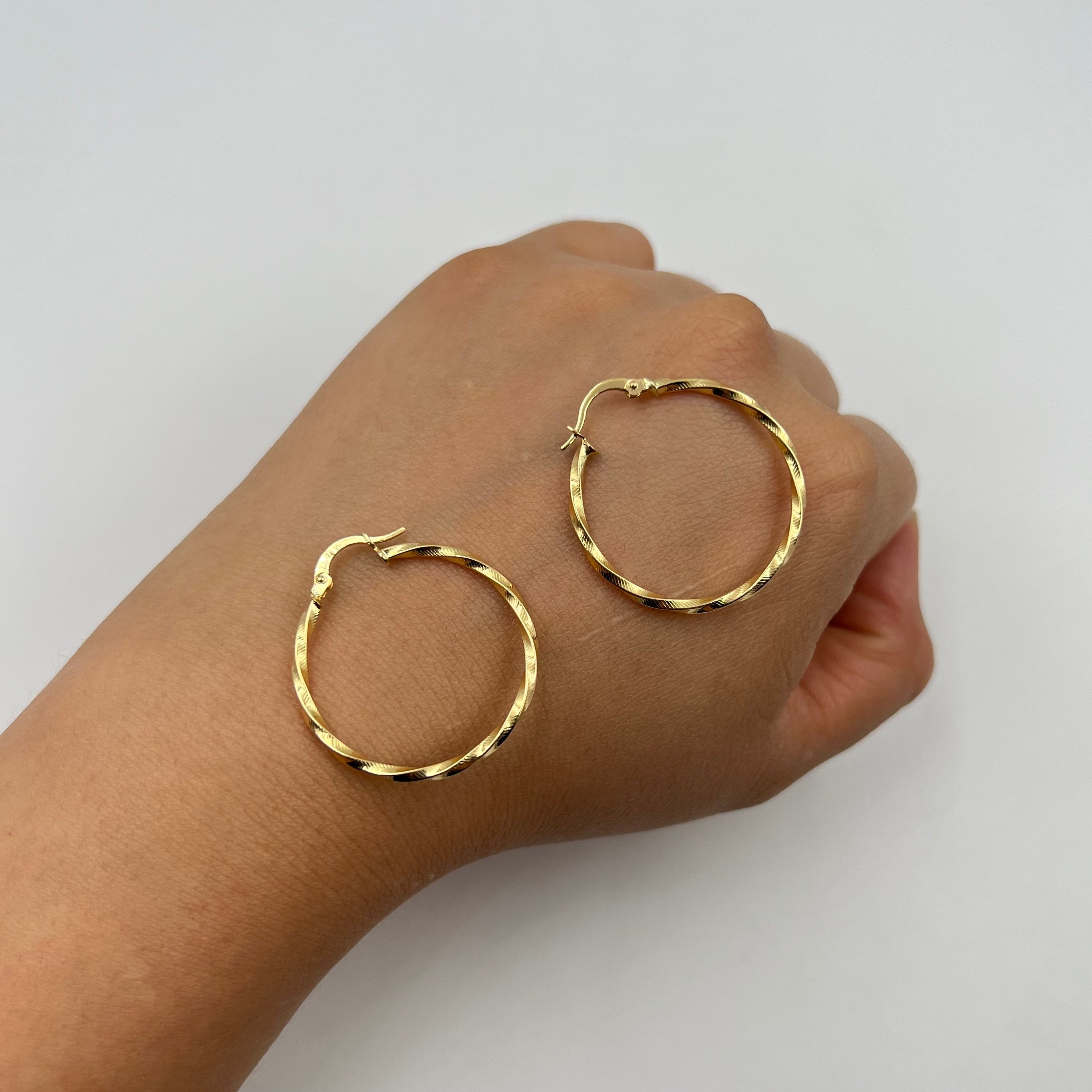 CANDONGA ENTORCHADA ORO AMARILLO 18K 1,62 GR / 2,9 CM