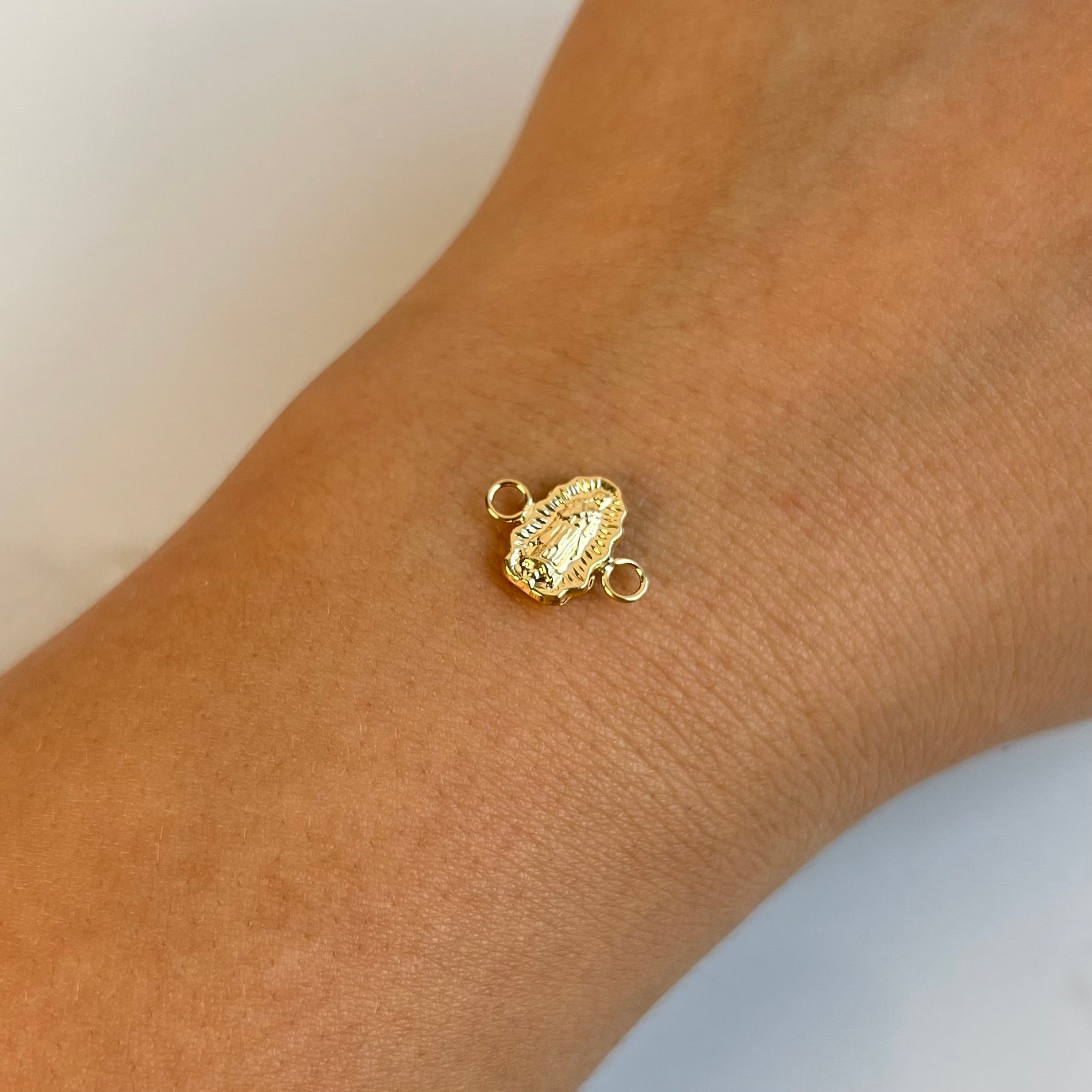 HERRAJE VIRGEN DE GUADALUPE SILUETA  ORO AMARILLO 18K 0,45 GR / 1,3 CM
