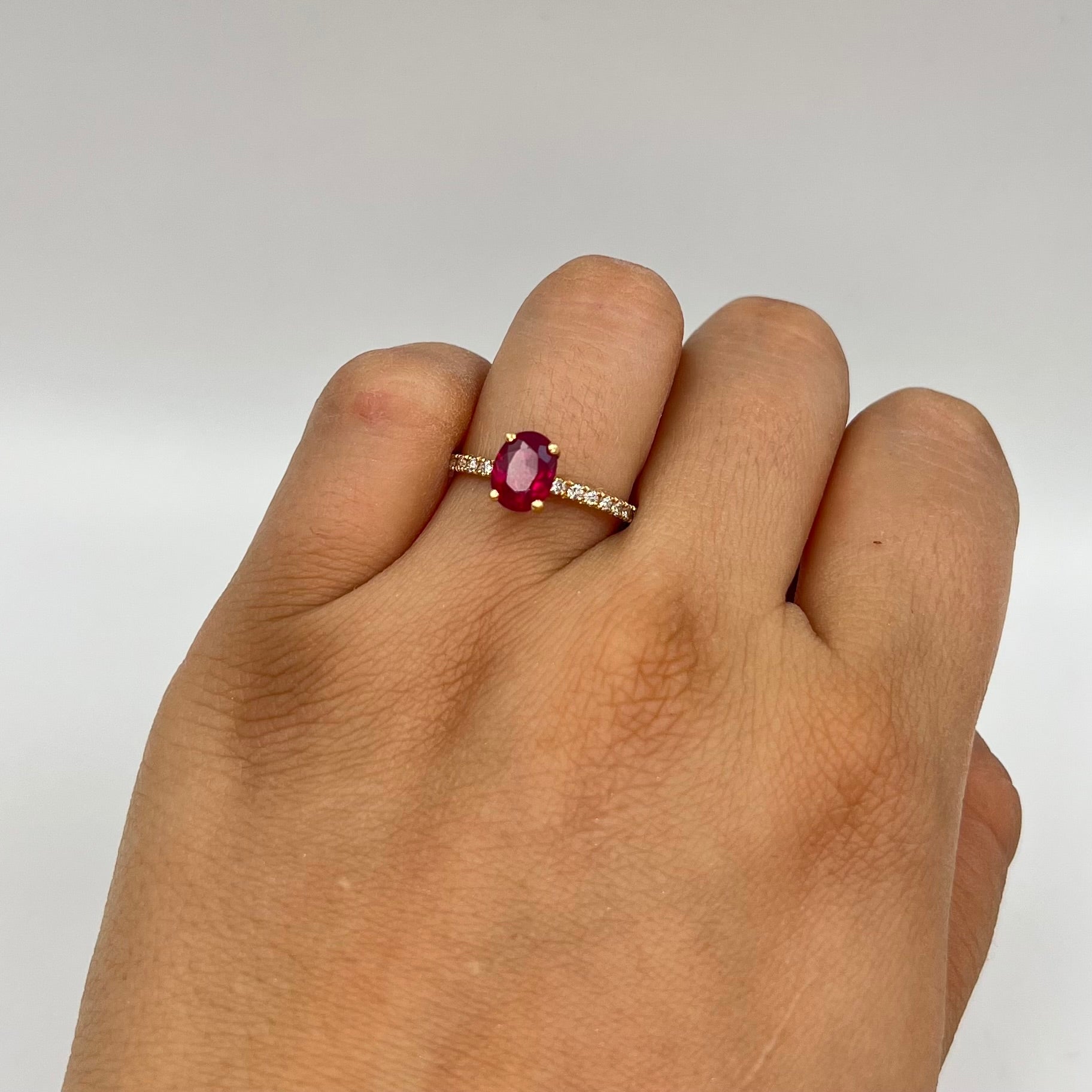 ANILLO SOLITARIO RUBI 1,380 CT Y DIAMANTE 0,175 CT  ORO AMARILLO 18K / TALLA 6/5 / 2,22  GR (JOYA)