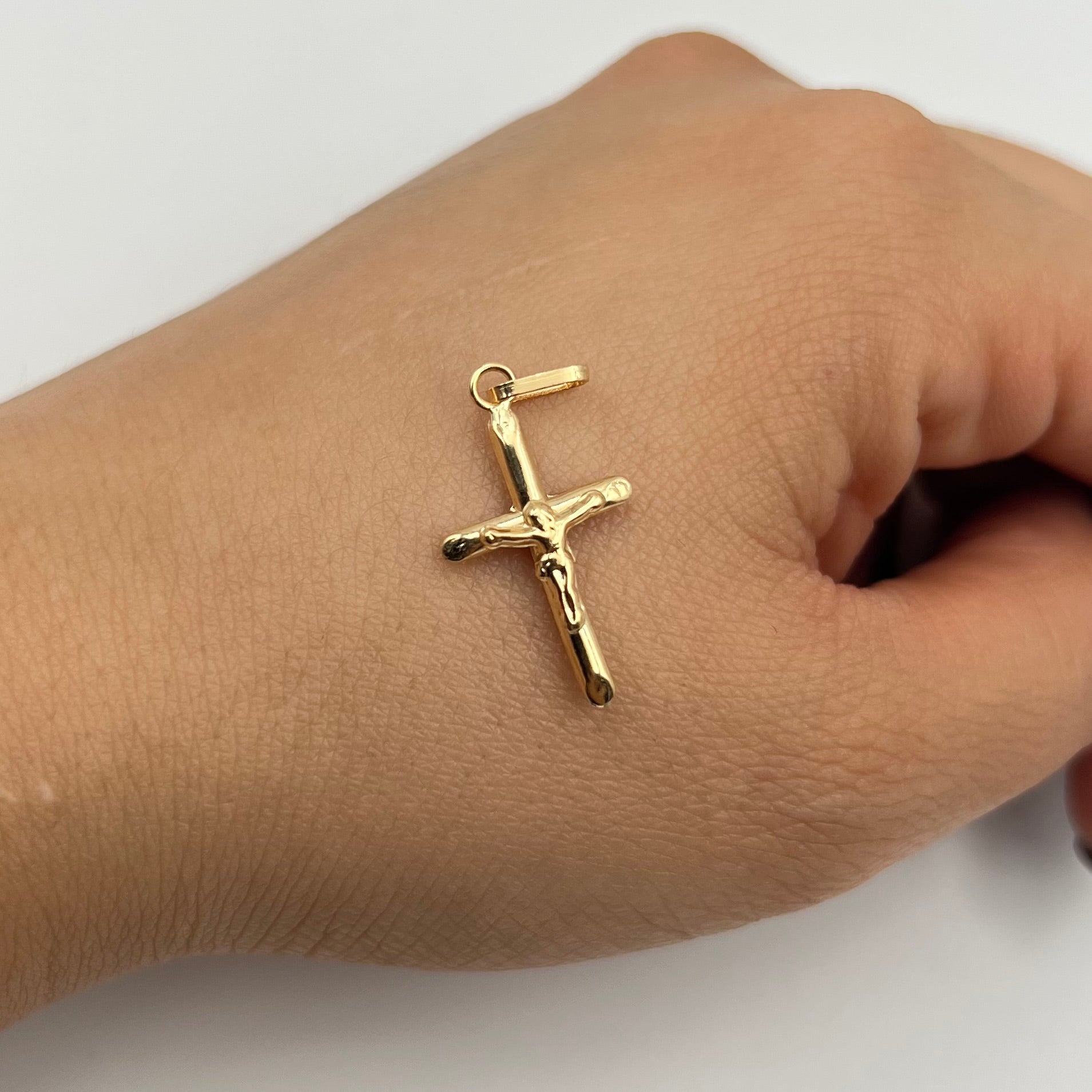 DIJE CRISTO  ORO AMARILLO 18K 0,7 GR / 2,2 MM / 2,3 CM