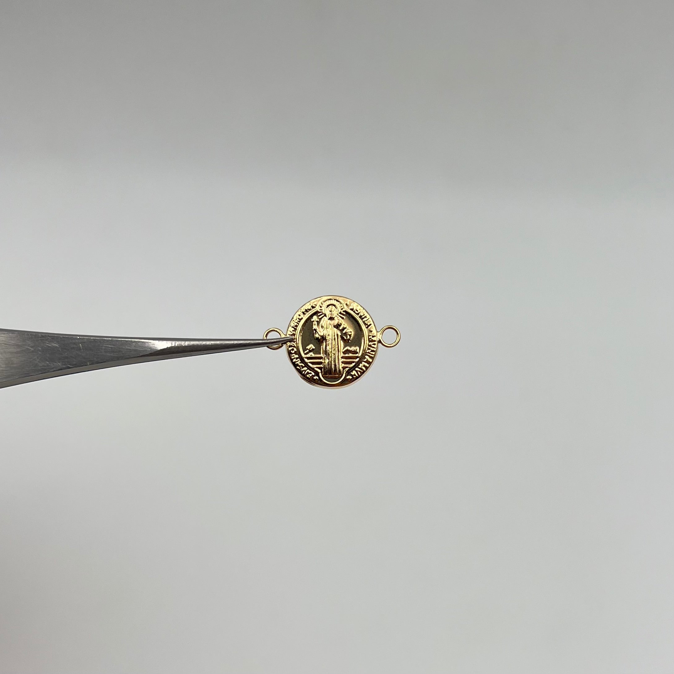 HERRAJE SAN BENITO  ORO AMARILLO 18K 1,13 GR / 1,9 CM