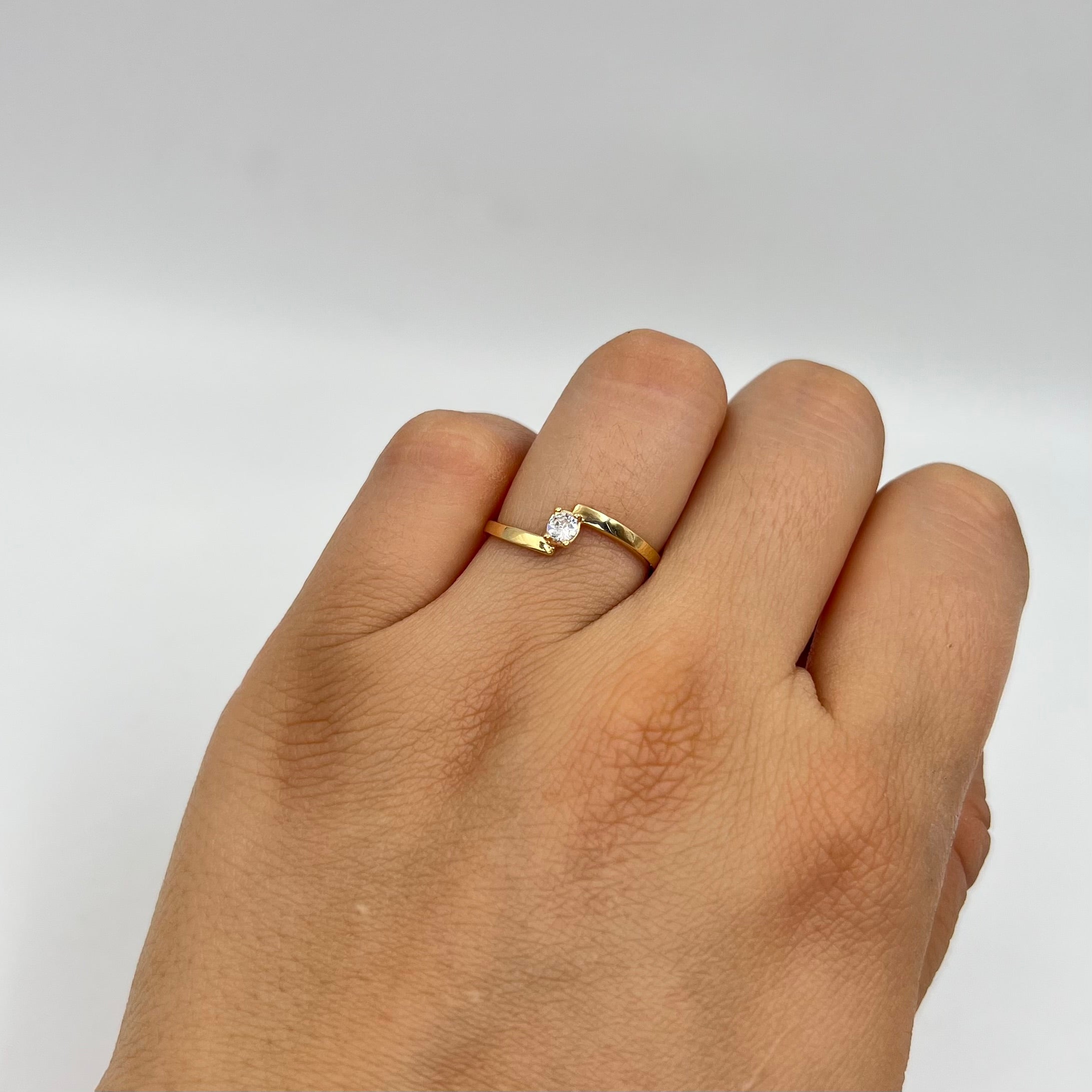ANILLO SOLITARIO CIRCON BLANCO ORO AMARILLO 18K / TALLA 6 / 1,40 GR / 1,8 MM