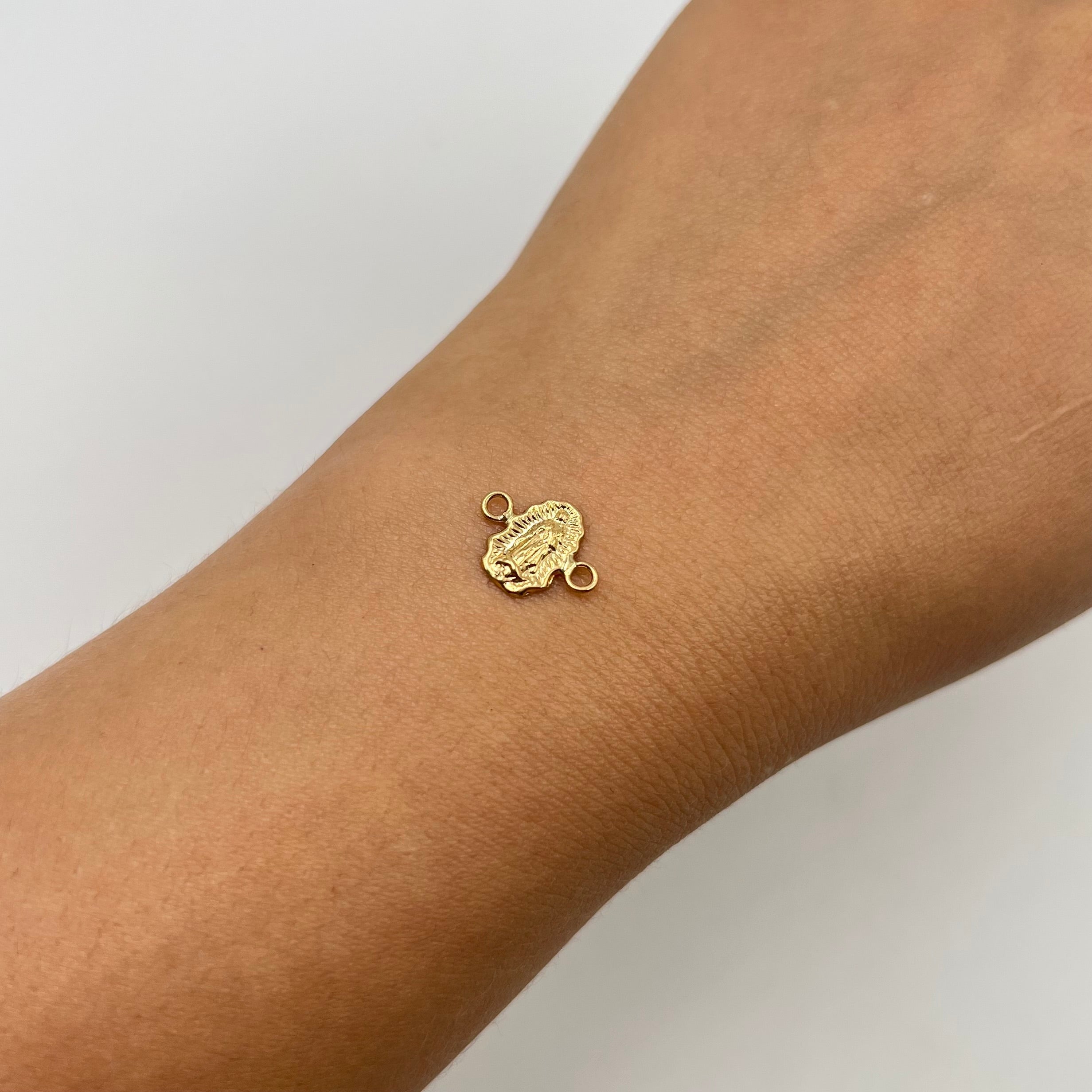 HERRAJE VIRGEN DE GUADALUPE SILUETA  ORO AMARILLO 18K 0,34 GR / 1,2 CM