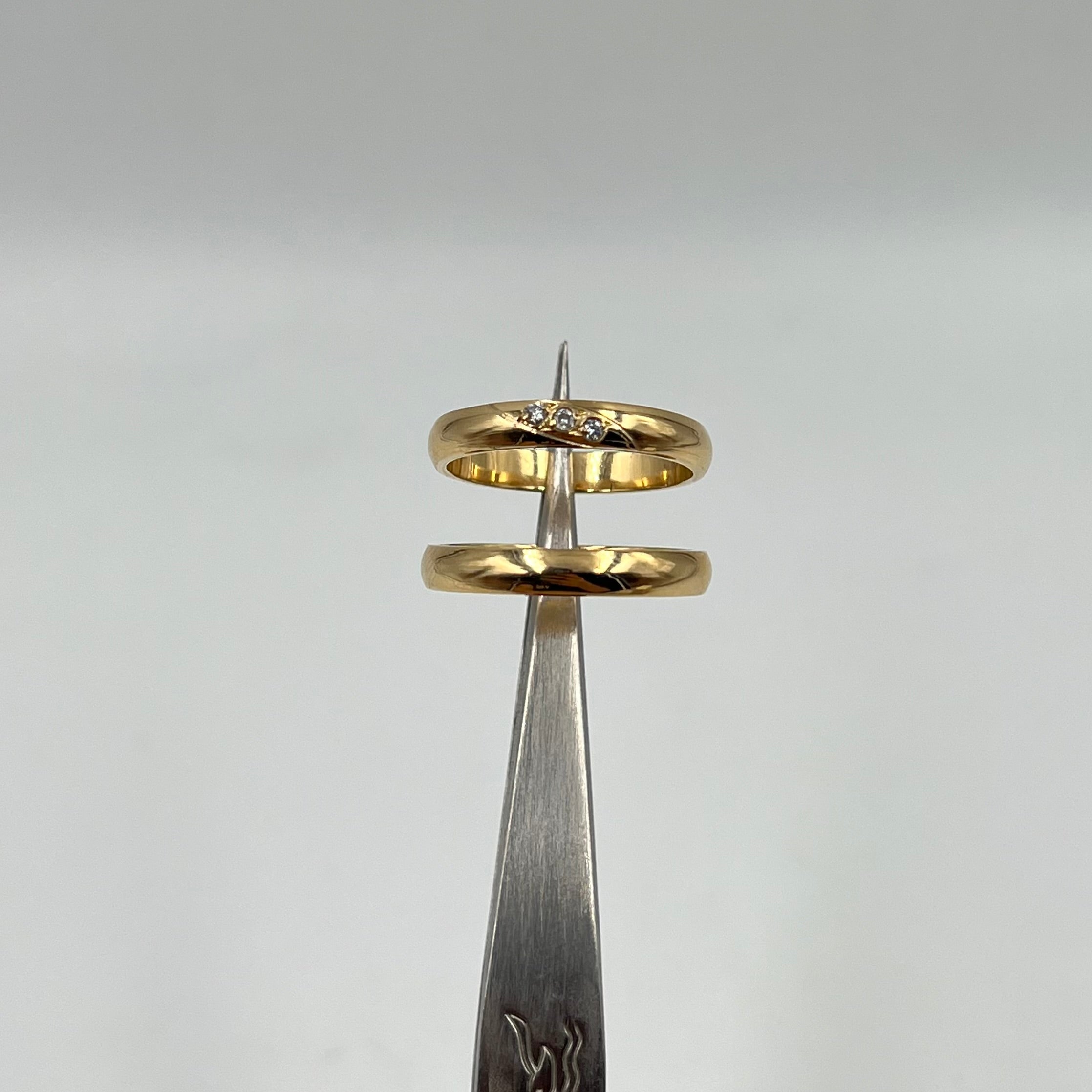 ARGOLLAS  MATRIMONIO ORO AMARILLO 18k / POR FABRICACIÓN / TALLA 8 Y 7  7,78GR