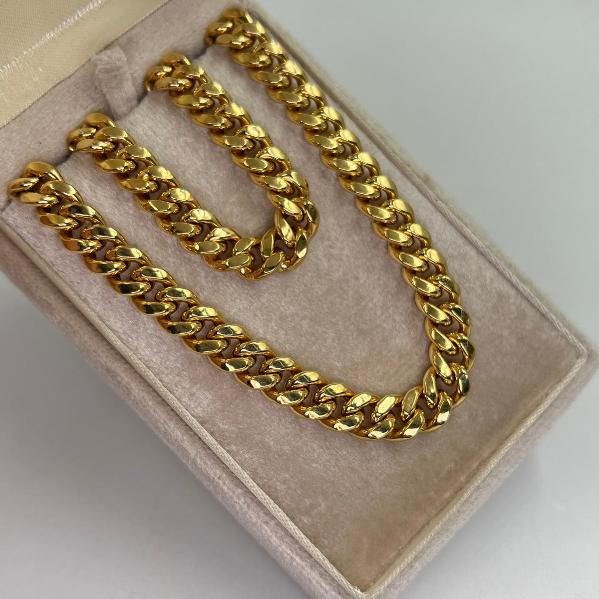 CADENA ITALY CUBANA ORO AMARILLO 18K 17,91 GR / 7,4 MM / 60 CM