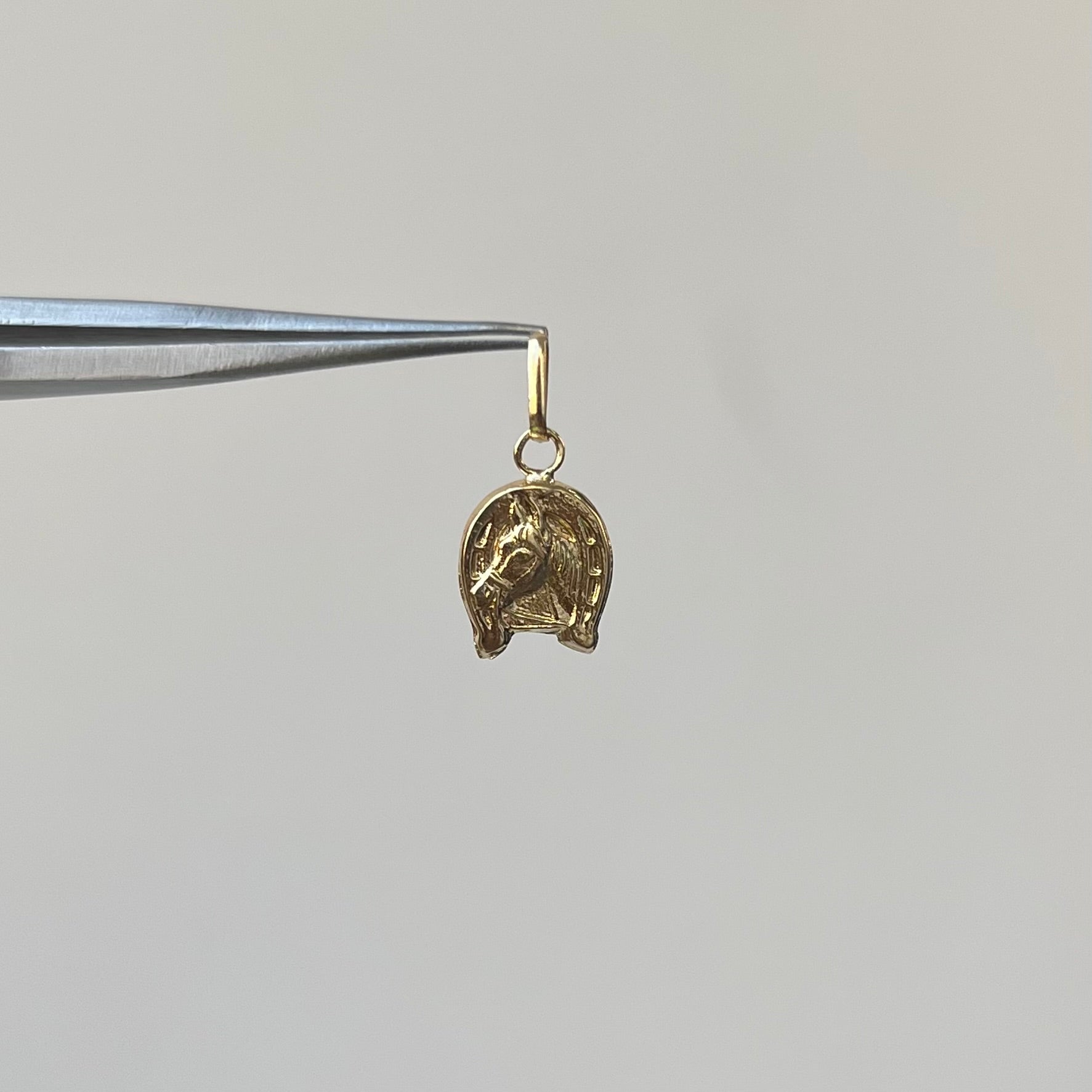 DIJE CABALLO ORO AMARILLO 18K 0,37 GR / 8 MM / 1 CM