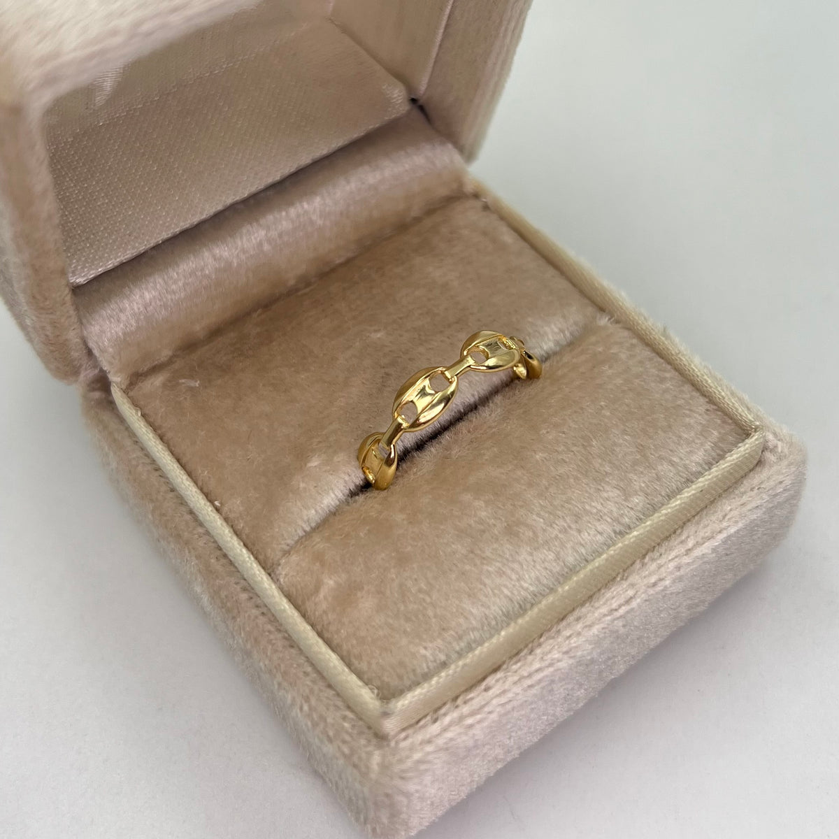 ANILLO TIPO GC  ORO AMARILLO 18K / TALLA 7/5 / 2,3 GR / 4 MM
