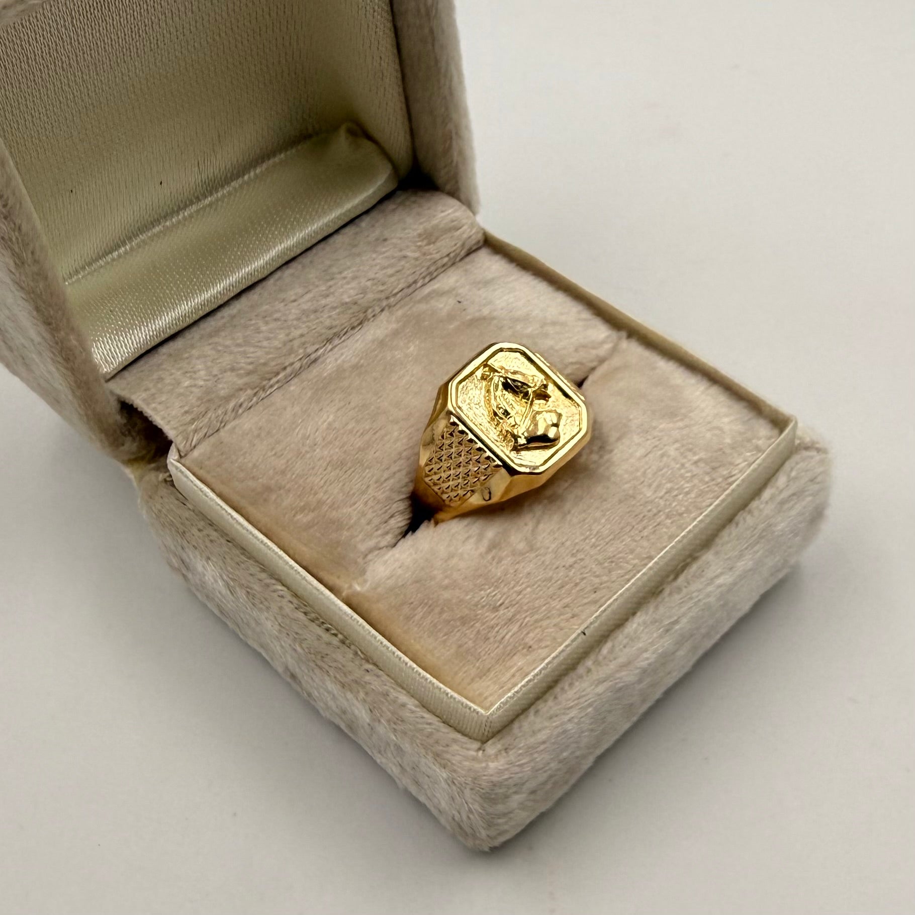 ANILLO CABALLO ORO AMARILLO 18K / TALLA 9/5 / 3,17 GR / 13,8 MM