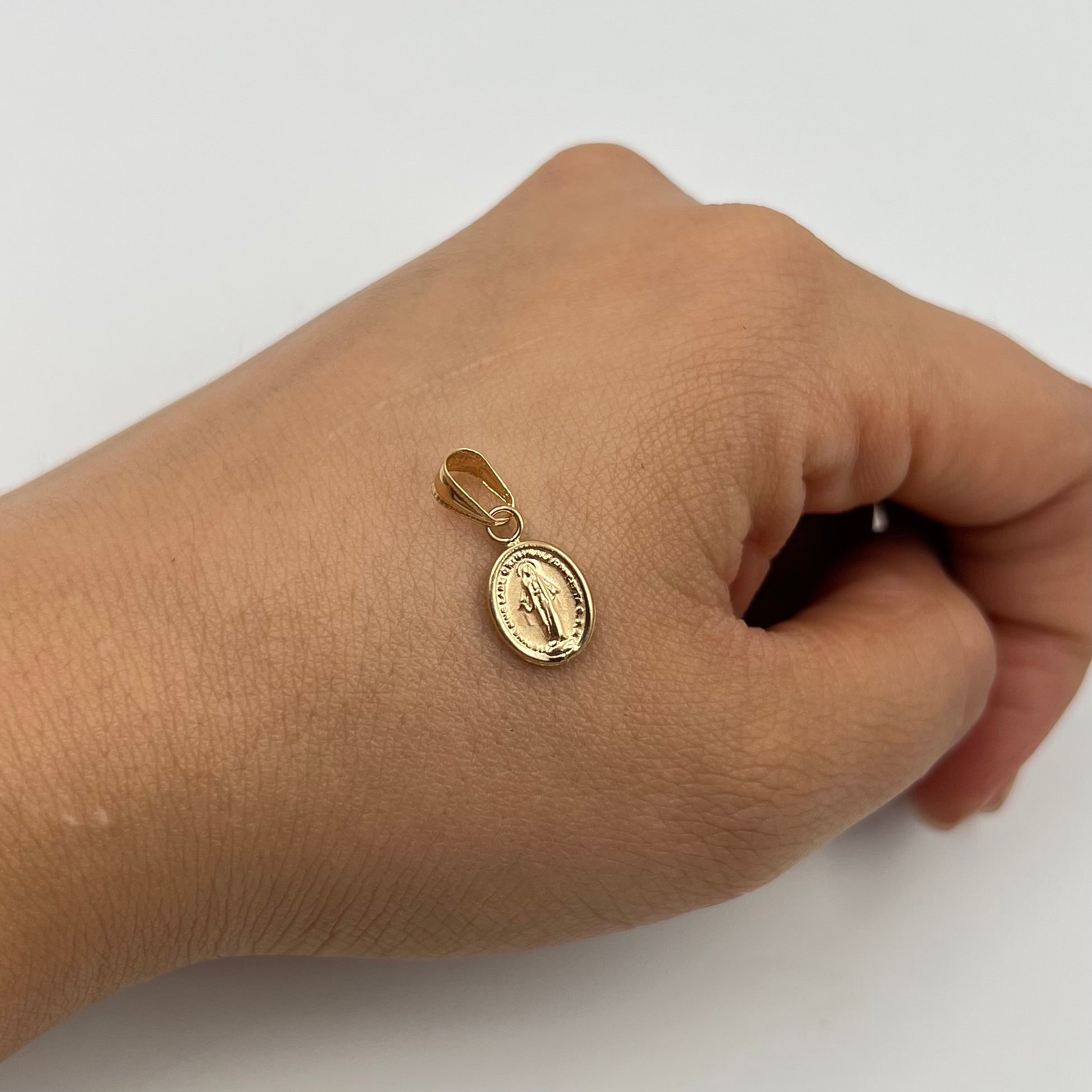 DIJE VIRGEN DE LA MILAGROSA  ORO AMARILLO 18K 0,56 GR / 8 MM / 1,3 CM