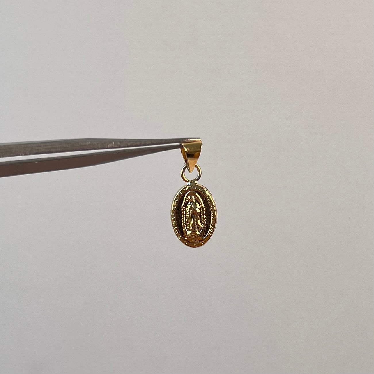 DIJE VIRGEN GUADALUPE  ORO AMARILLO 18K 0,5 GR / 7 MM / 1,3 CM