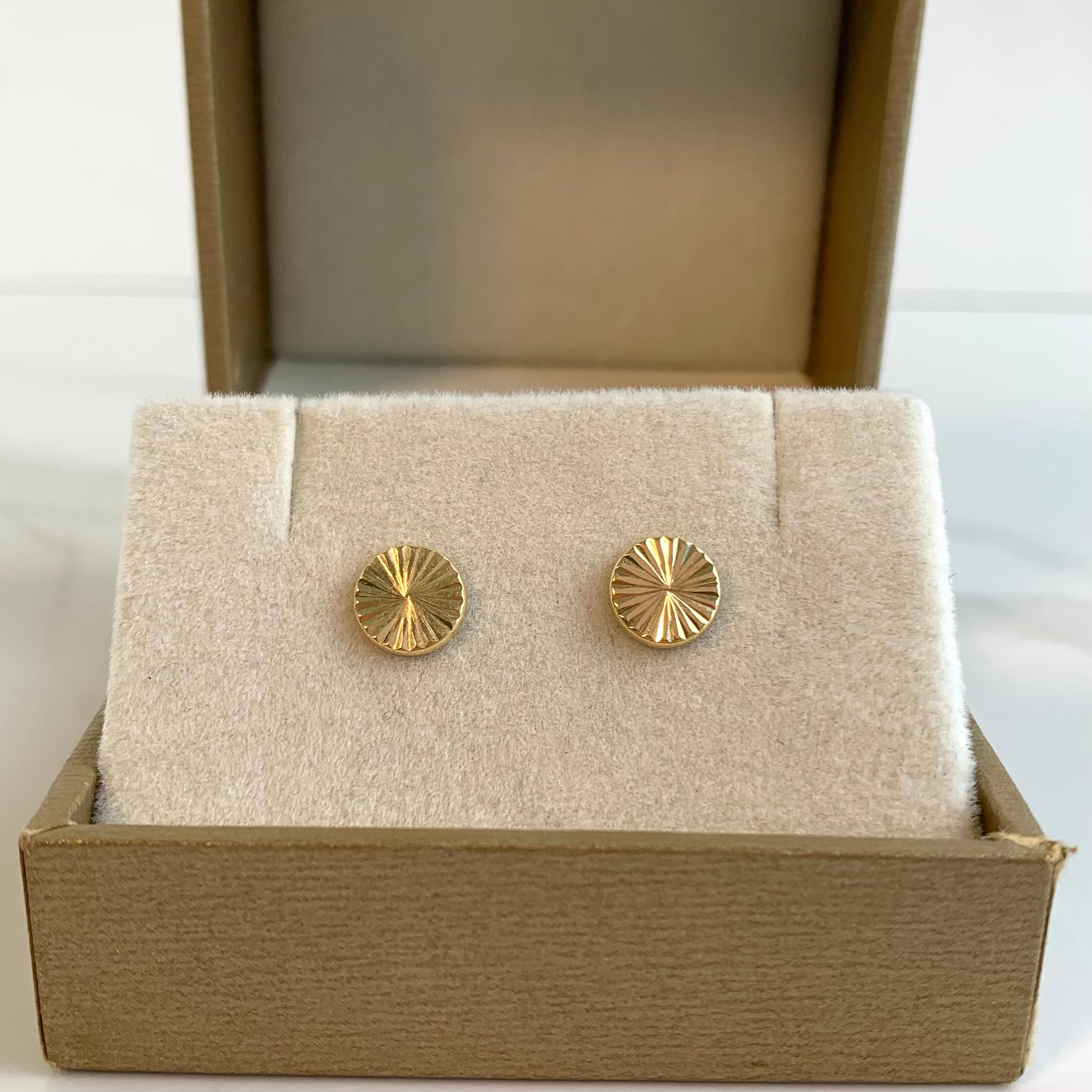 TOPOS CIRCULO DIAMANTADO  ORO AMARILLO 18K 0,7 GR / 7,2 MM