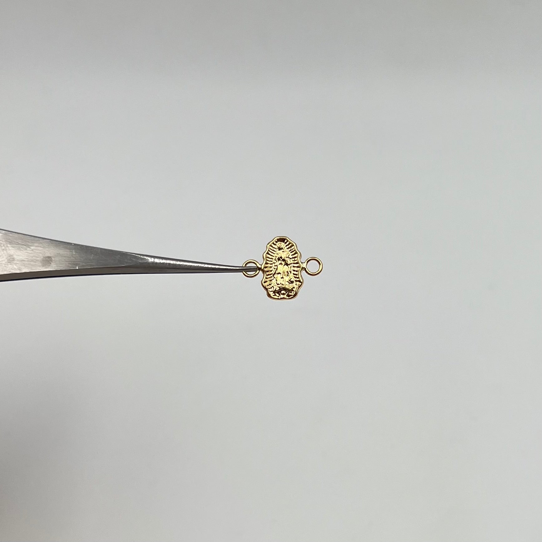 HERRAJE VIRGEN DE GUADALUPE  ORO AMARILLO 18K 0,35 GR / 1,3 CM