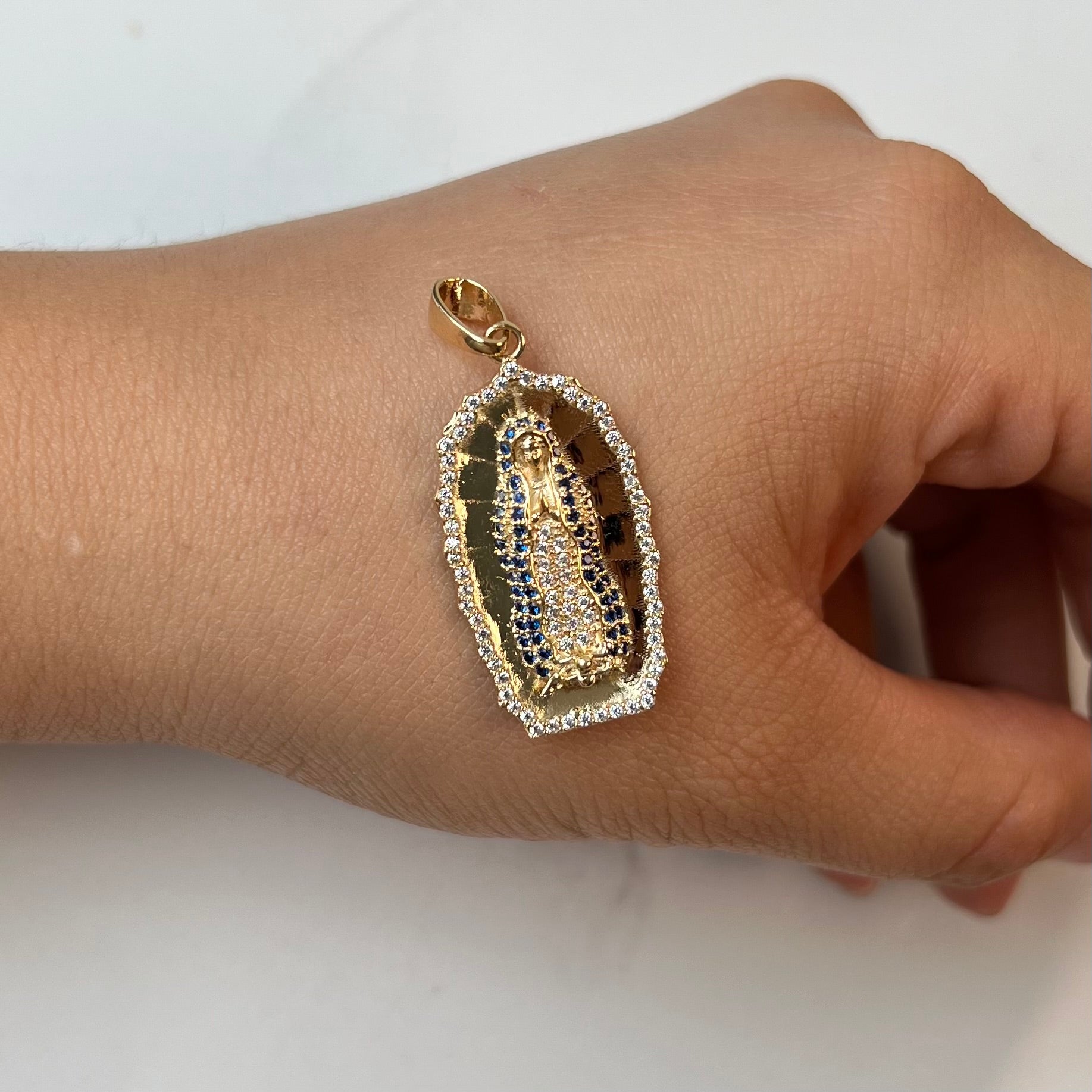 DIJE VIRGEN DE GUADALUPE ORO AMARILLO 18K +2 / 5,17 GR / 16 MM / 3,2 CM