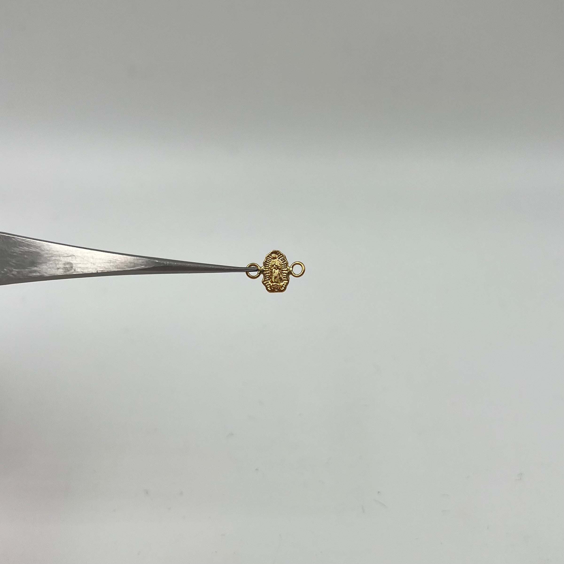 HERRAJE FIGURA VIRGEN GUADALUPE ORO AMARILLO 18K 0,22 GR / 1,1 CM