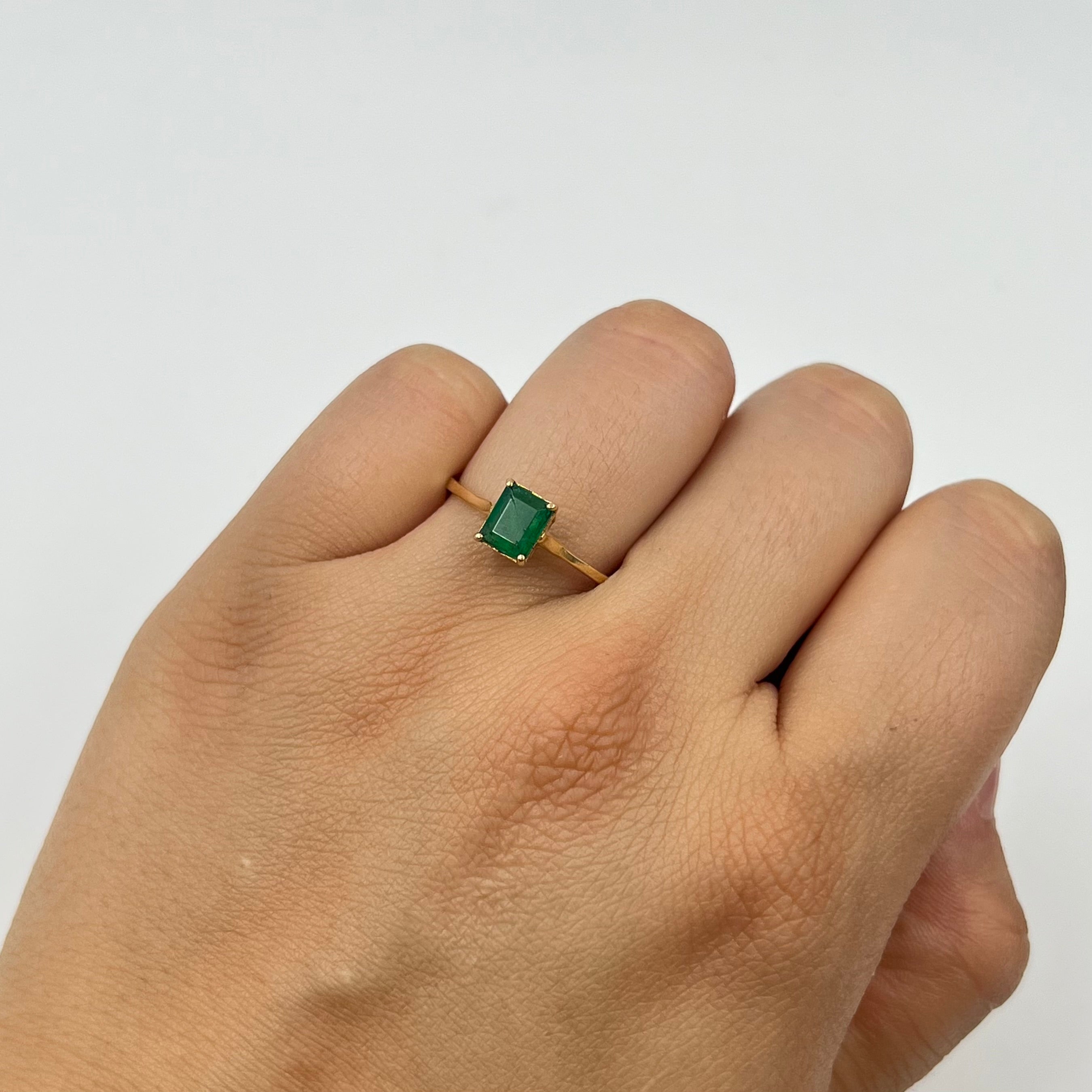 ANILLO ESMERALDA 0.60 CT ORO AMARILLO 18K / TALLA 8 / 1,65 GR (JOYA)