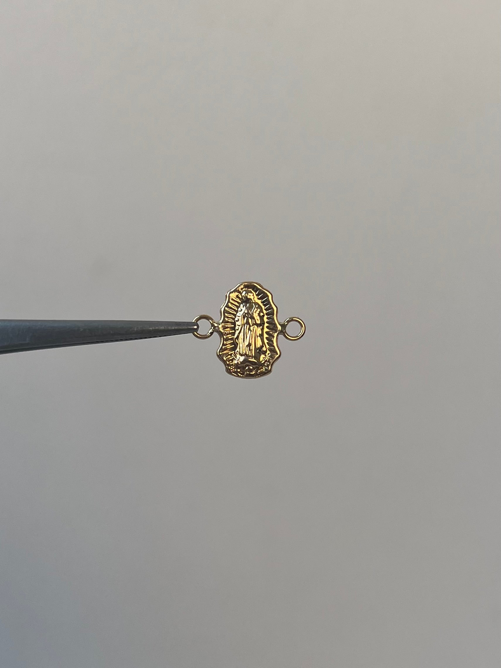 HERRAJE VIRGEN DE GUADALUPE  ORO AMARILLO 18K 0,51 GR / 1,3 CM