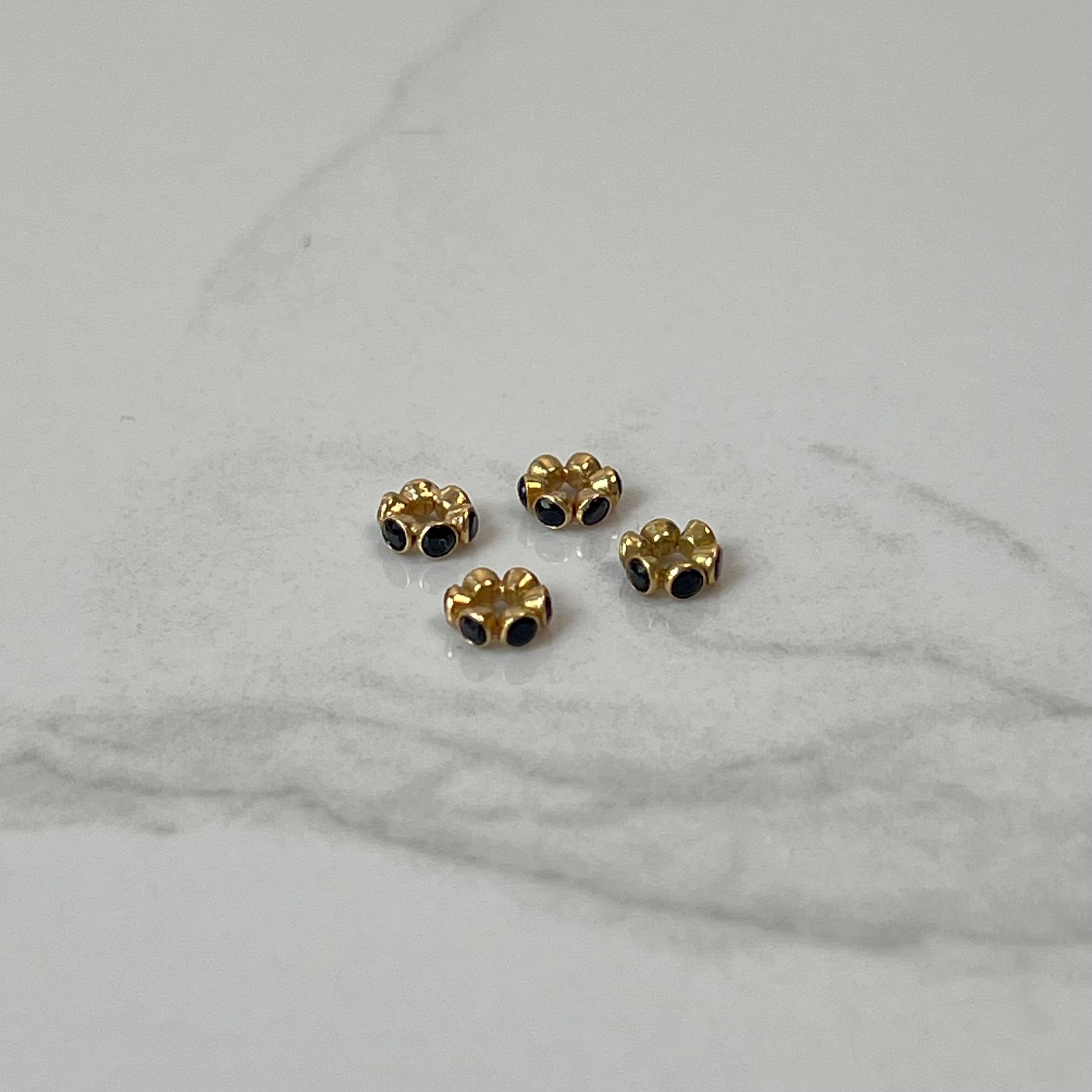 HERRAJE SEPARADOR CIRCON NEGRO  ORO AMARILLO 18K +2 / 0,16 GR / 0,5 CM