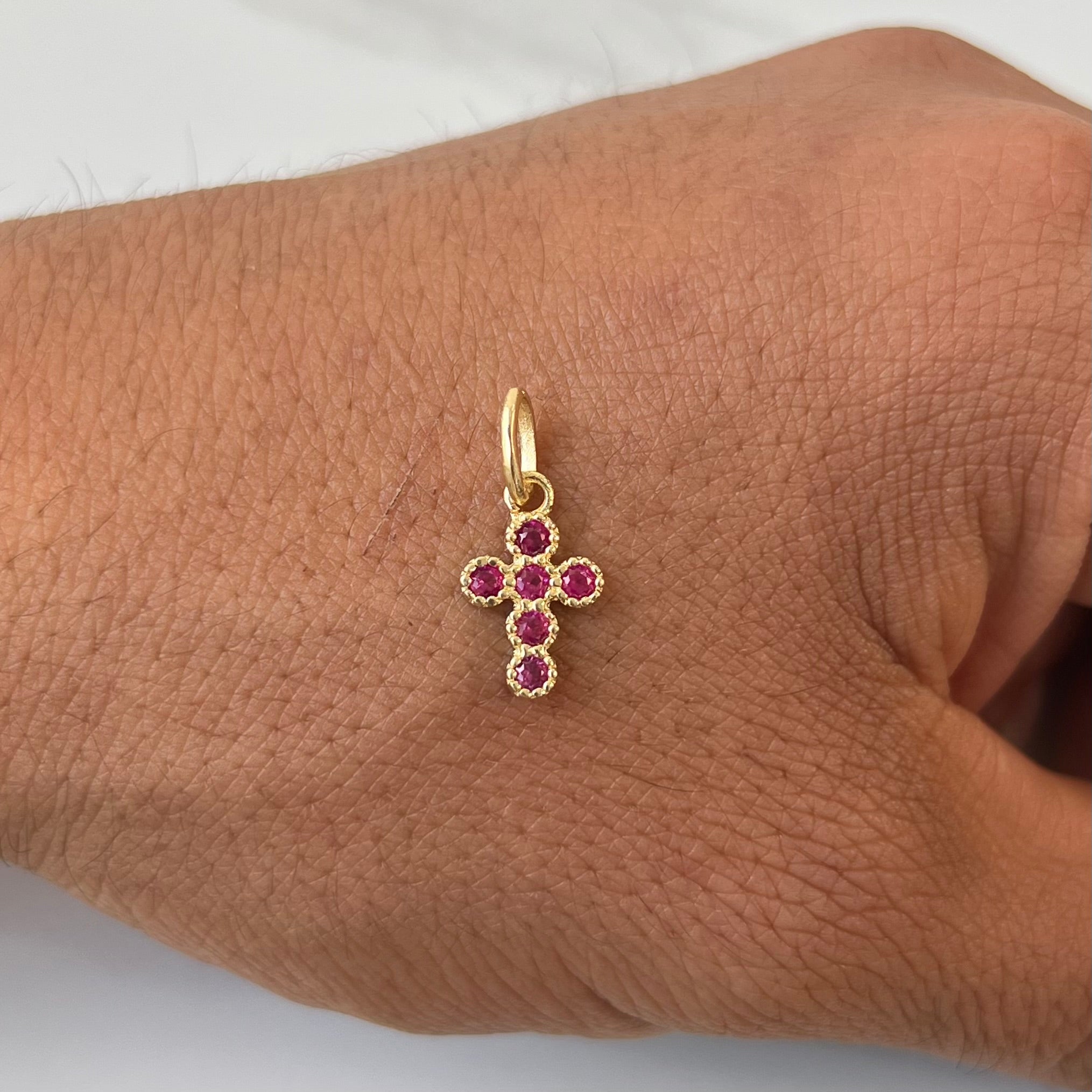 DIJE CRUZ FUCSIA  ORO AMARILLO 18K 1 GR / 8 MM / 1,4 CM