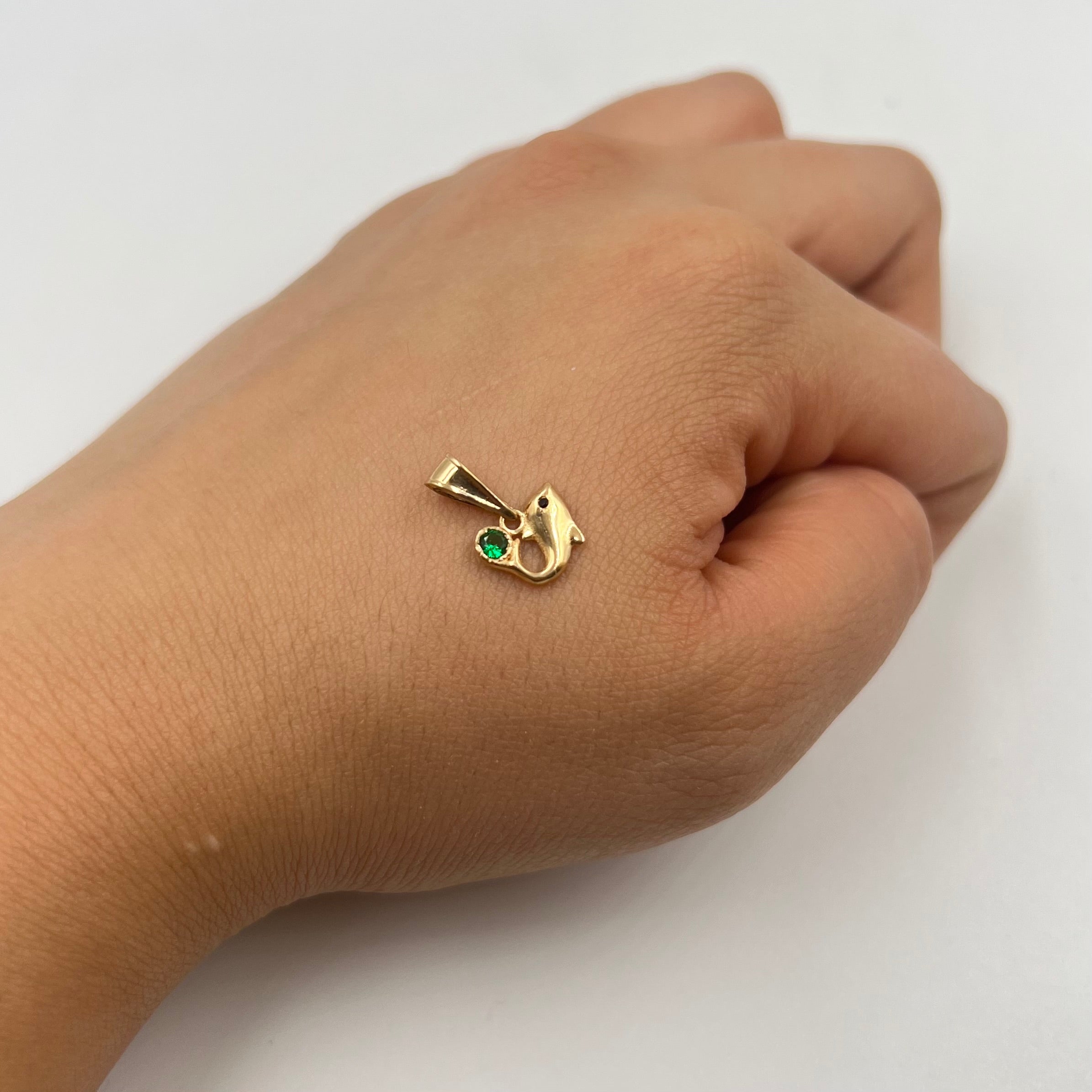 DIJE DELFIN CIRCON VERDE  ORO AMARILLO 18K 0,58 GR / 7 MM / 0,7 CM