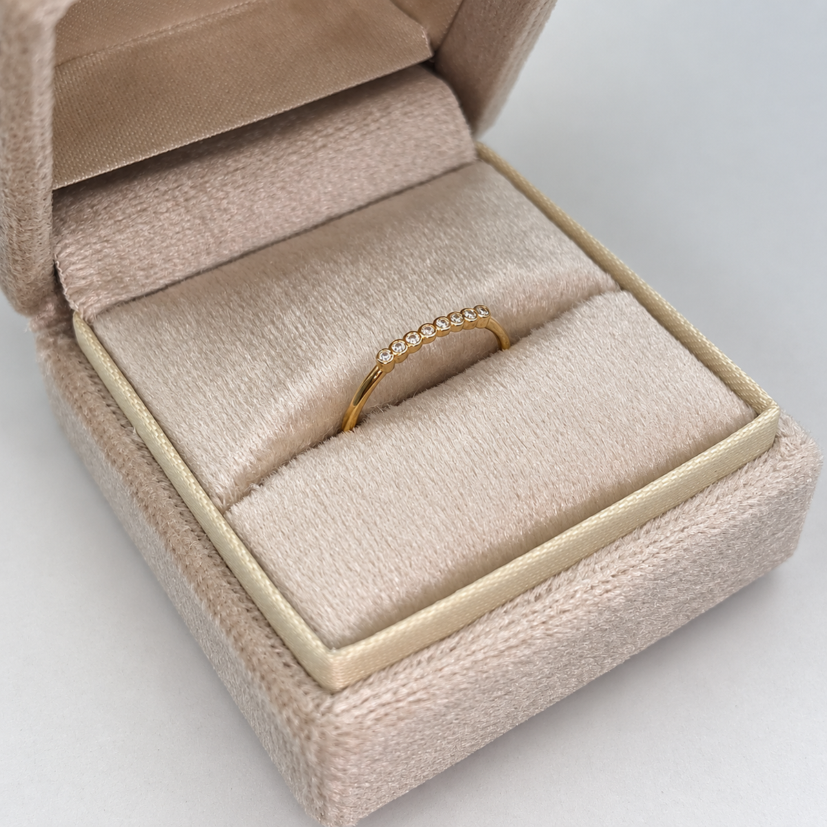 ANILLO CIRCONES BLANCOS ORO AMARILLO 18K / TALLA 6 / 0,90 GR / 1,7 MM