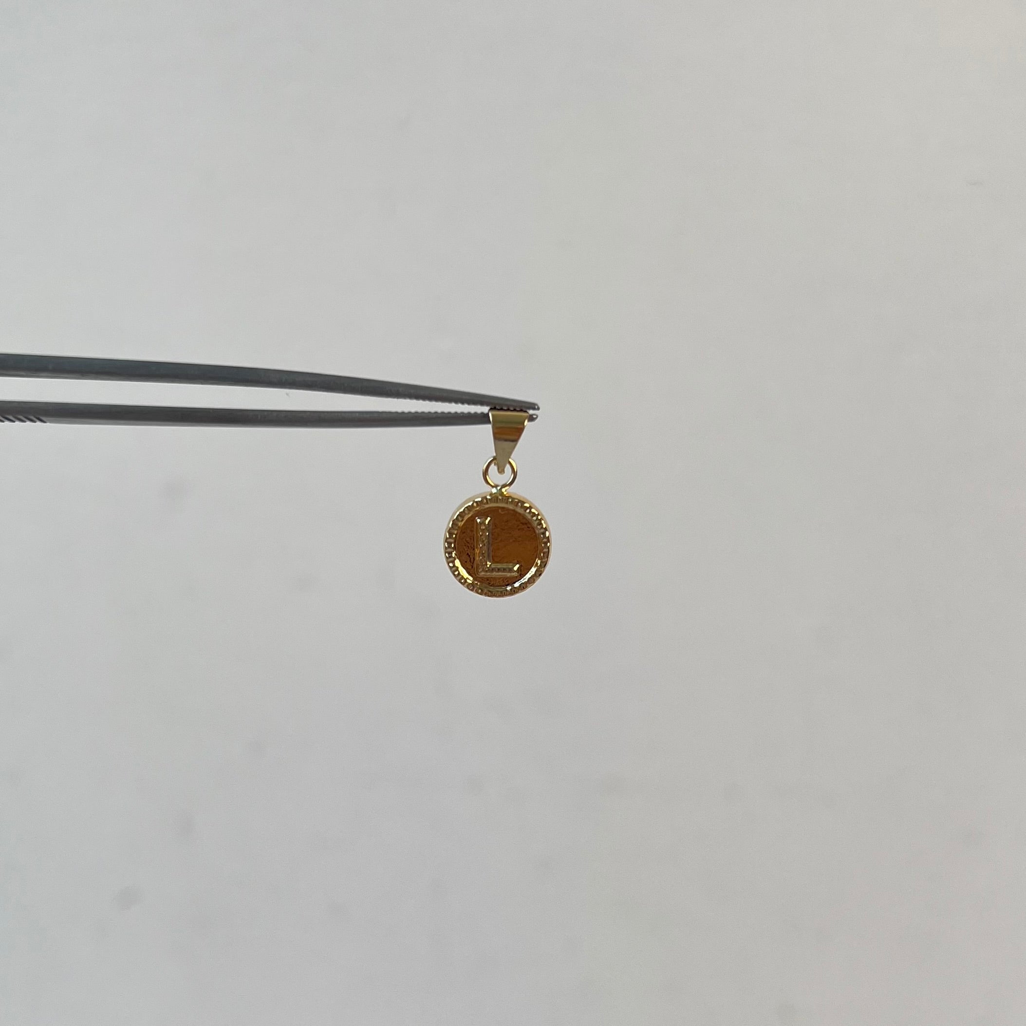 DIJE LETRA L ORO AMARILLO 18K 0,59 GR / 2,3 MM / 1,5 CM