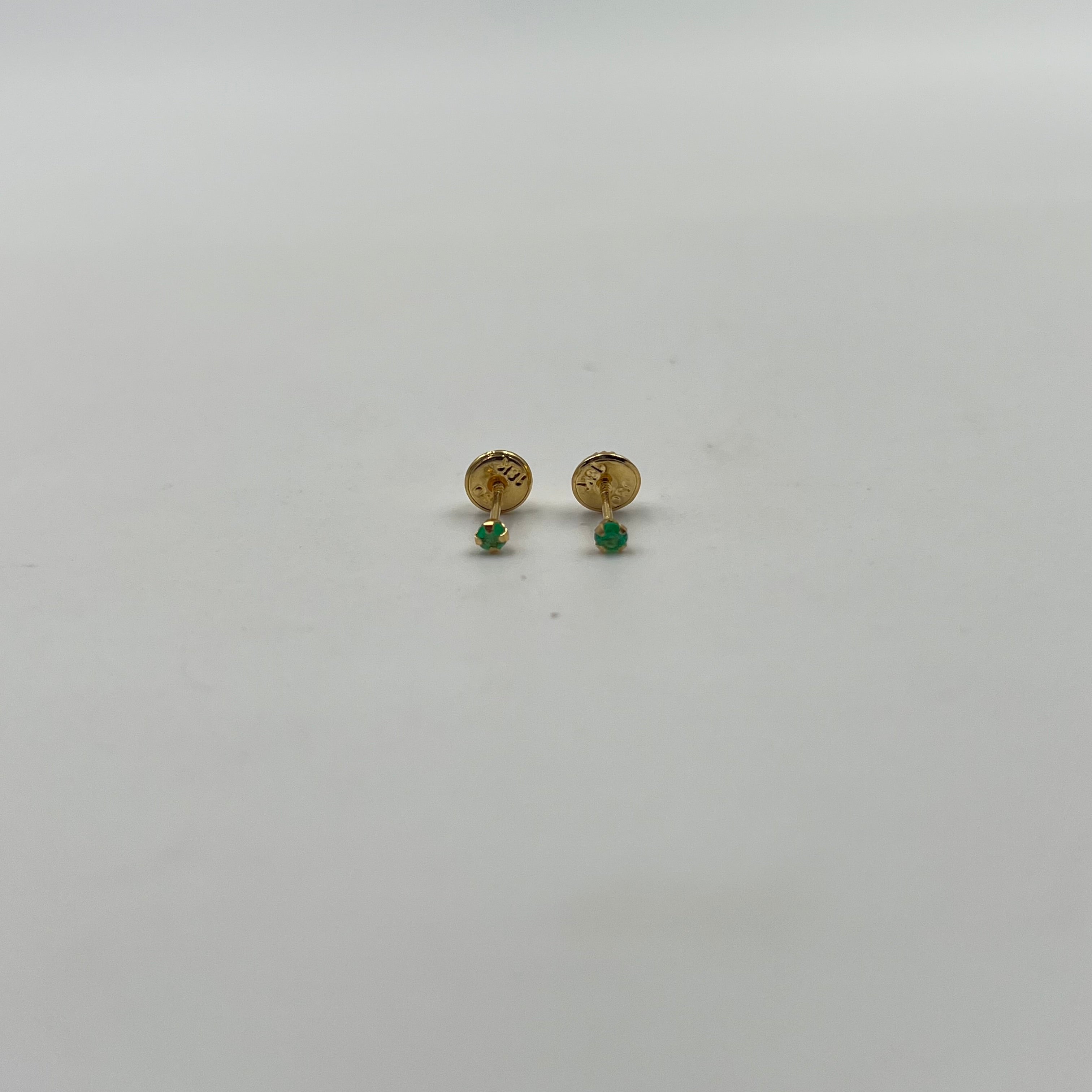 TOPOS ESMERALDA / 0.20 PTS ORO AMARILLO 18K / 2,5 MM (JOYA)