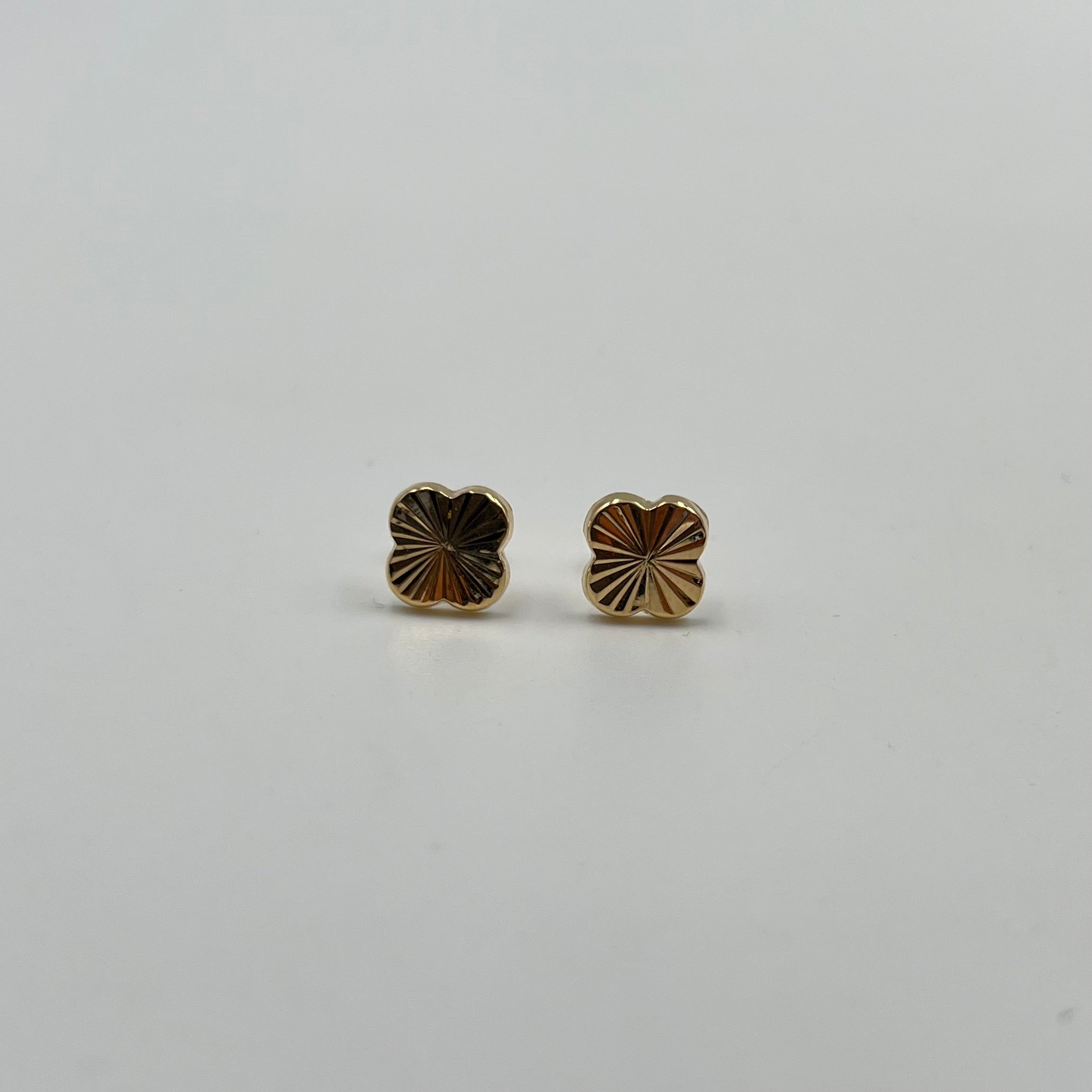 TOPOS TREBOL DIAMANTADO ORO AMARILLO 18K 1,00 GR / 10,3 MM