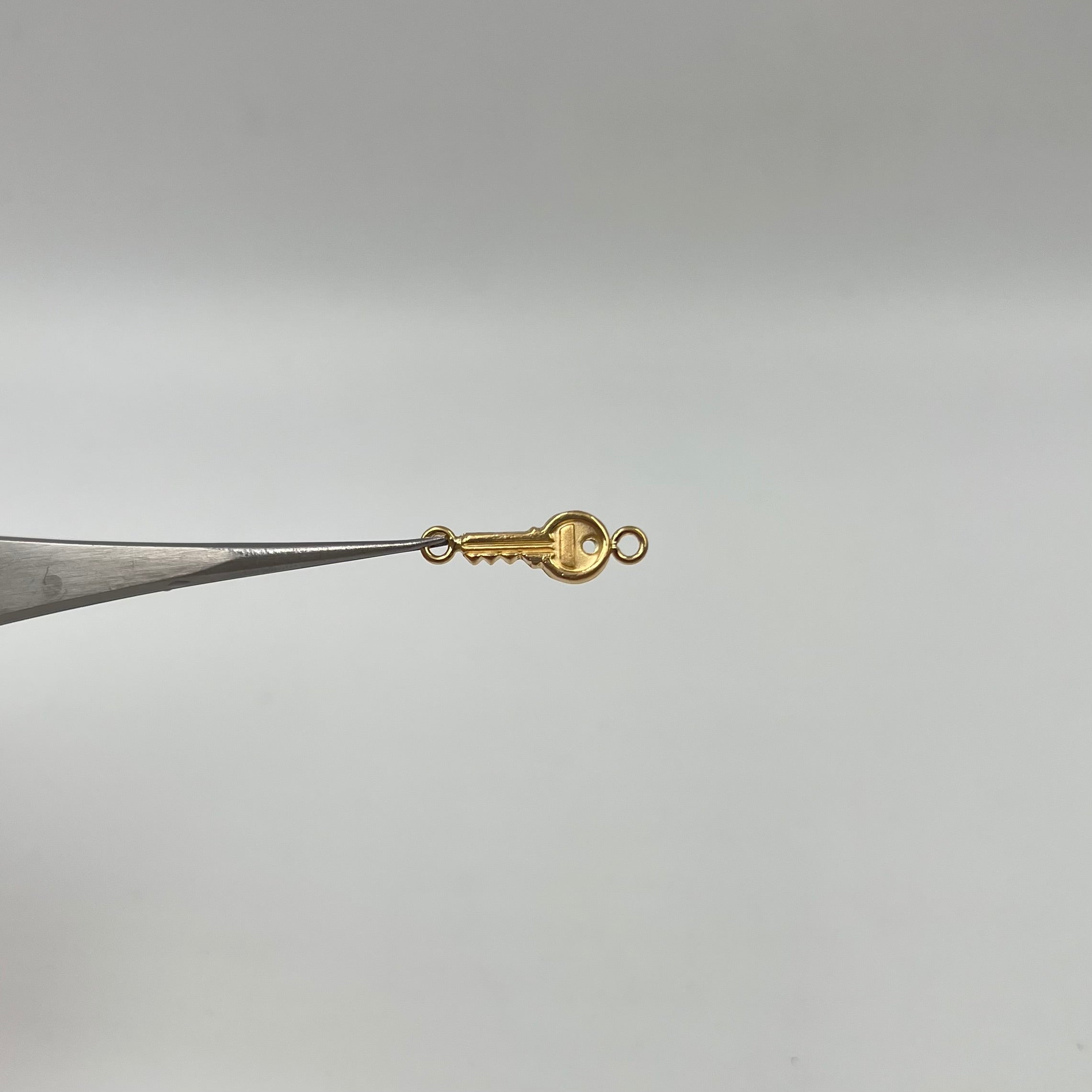 HERRAJE LLAVE ORO AMARILLO 18K 0,41 GR / 0,6 CM