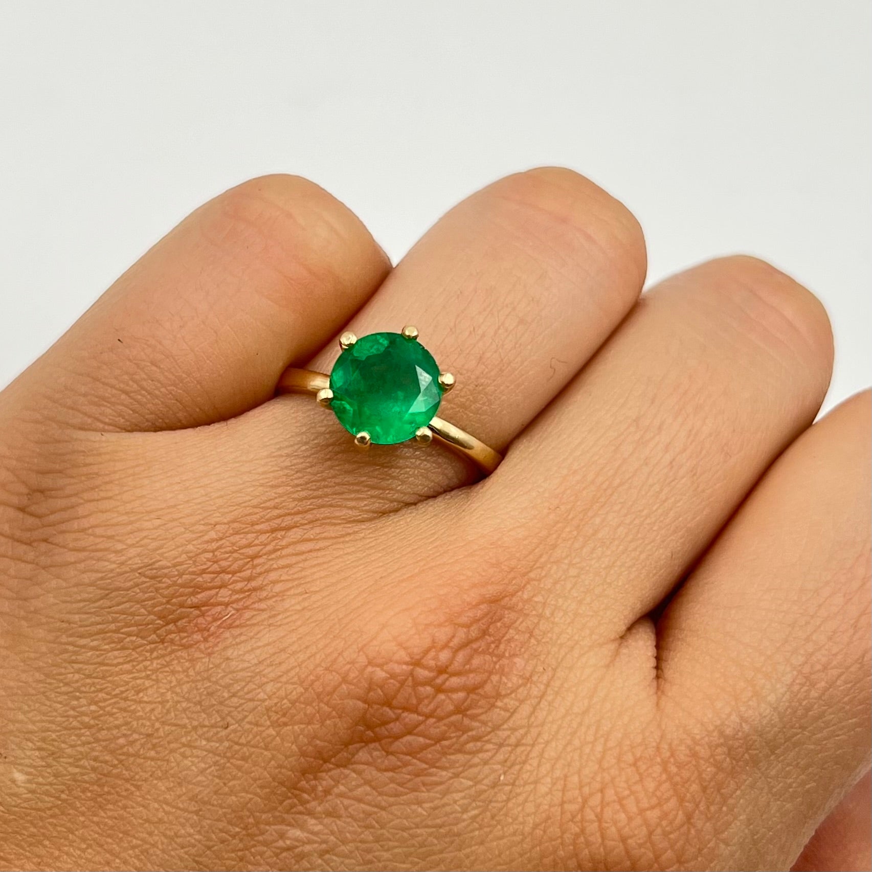 ANILLO ESMERALDA 1.84 CT ORO AMARILLO 18K / TALLA 8 / 3,63 GR