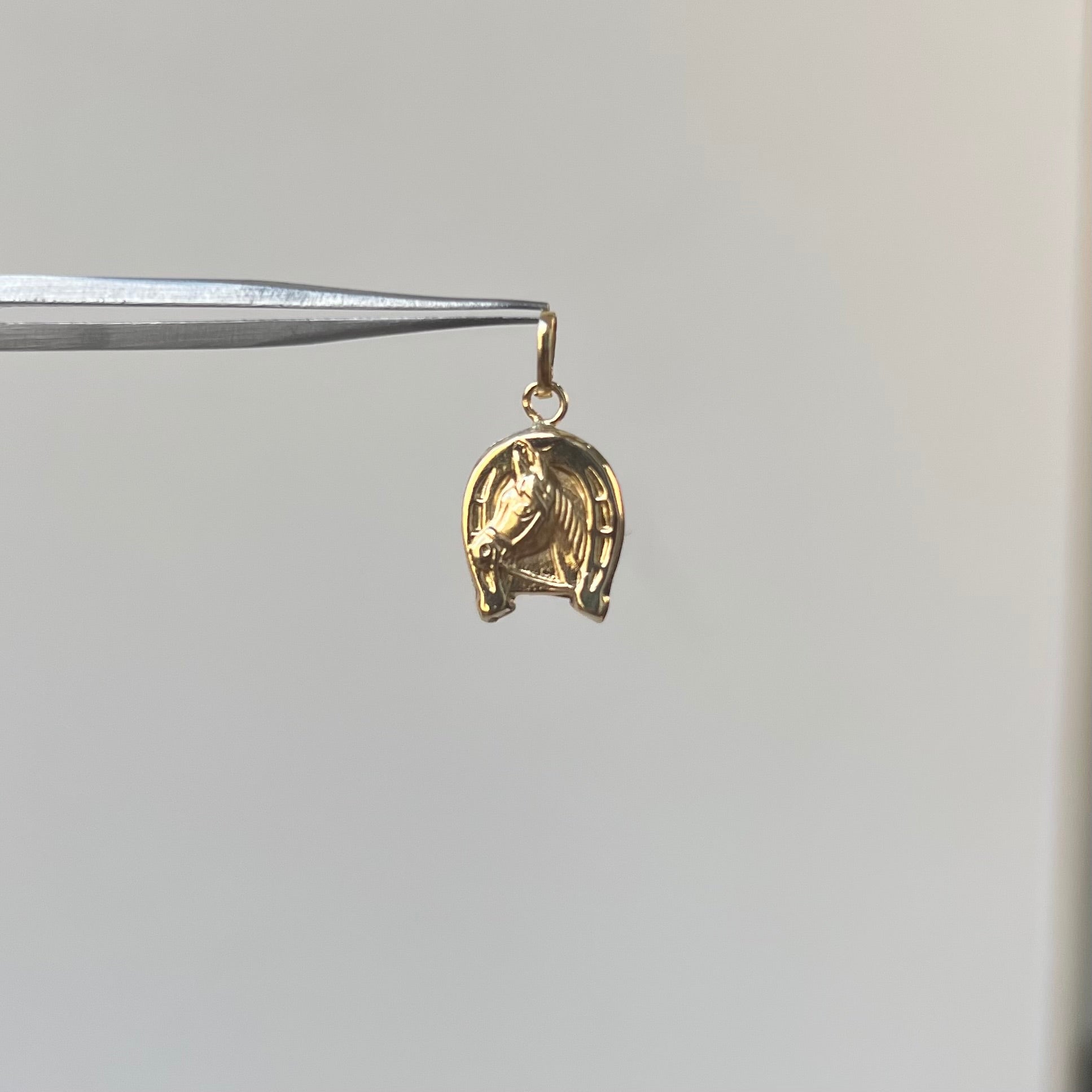 DIJE CABALLO ORO AMARILLO 18K 0,64 GR / 10 MM / 1,5 CM