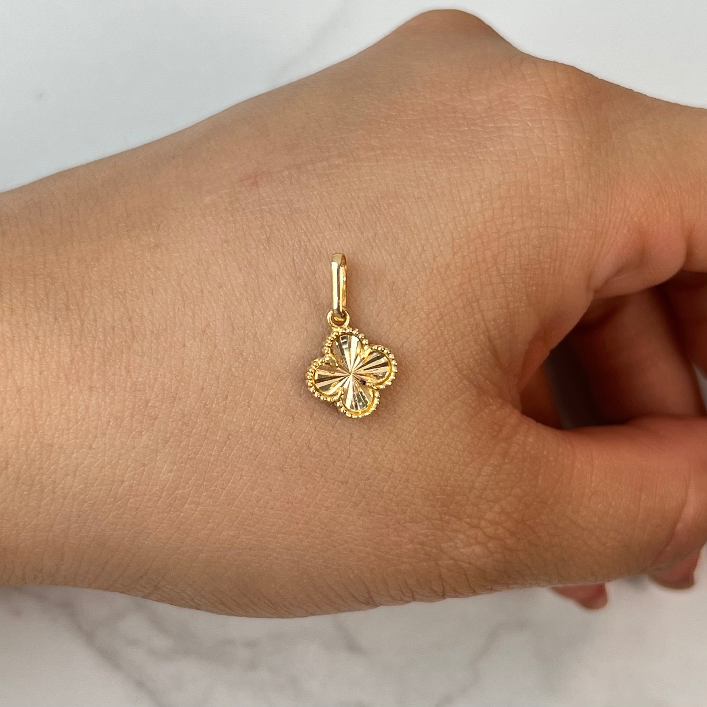 DIJE TREBOL ORO AMARILLO 18K +1 / 1,12 GR / 9,7 MM / 12 CM