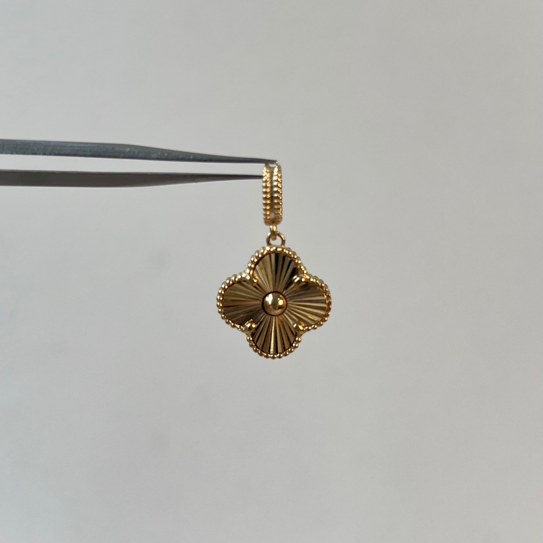 DIJE TREBOL  ORO AMARILLO 18K 2,78 GR / 14 MM / 1,5 CM