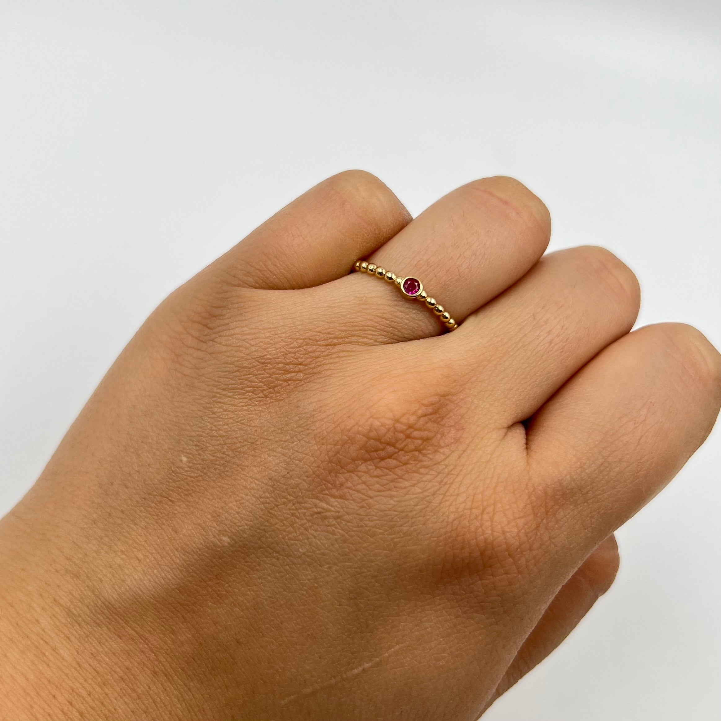 ANILLO CIRCON FUCSIA  ORO AMARILLO 18K / TALLA 7 / 1,75 GR / 3 MM