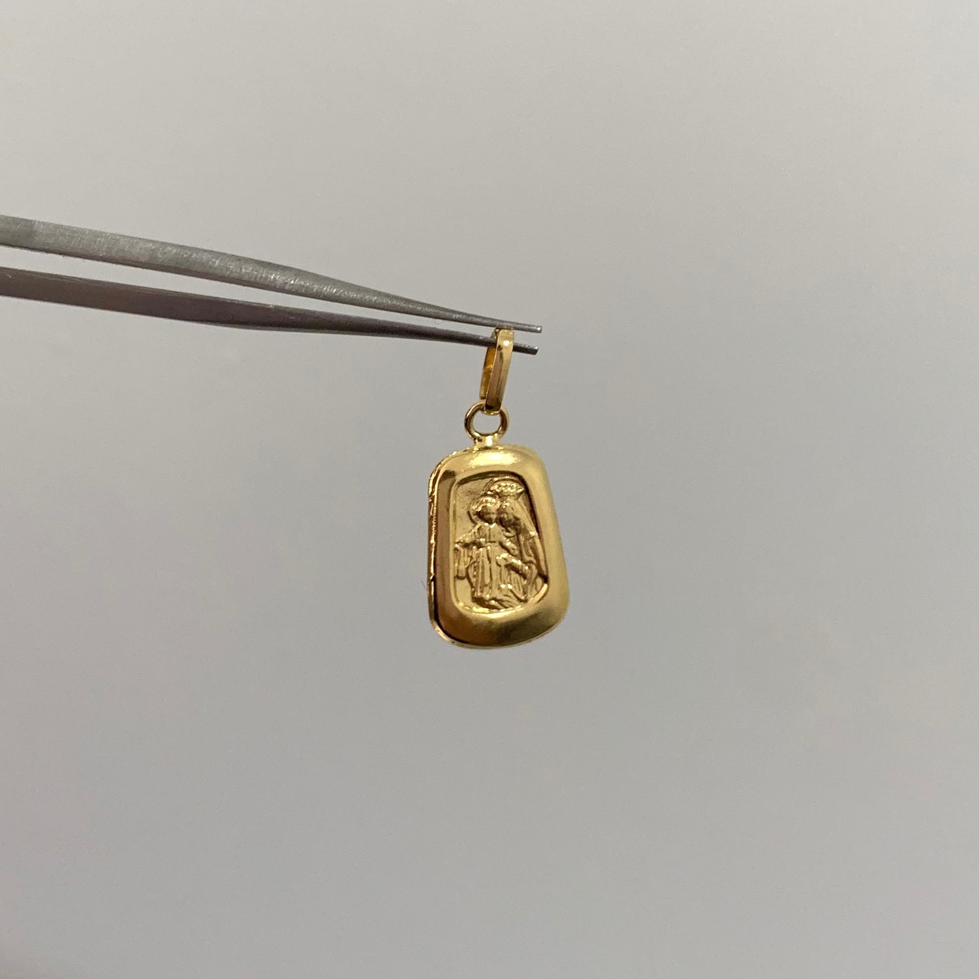 DIJE SAGRADA FAMILIA ORO AMARILLO 18K 0,65 GR / 8 MM / 1,5 CM