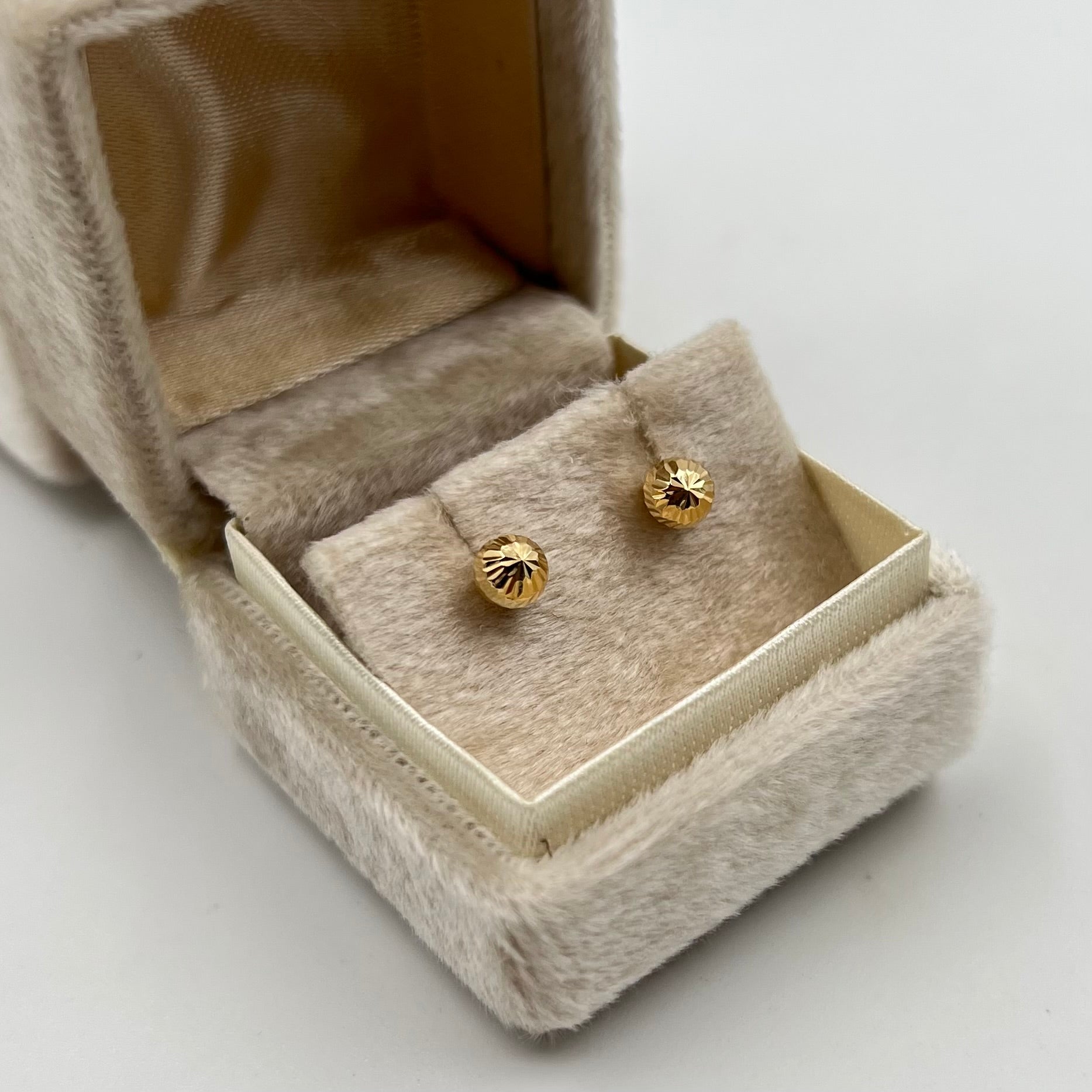 TOPOS BOLA DIAMANTADO ORO AMARILLO 18K 0,6 GR / 5 MM