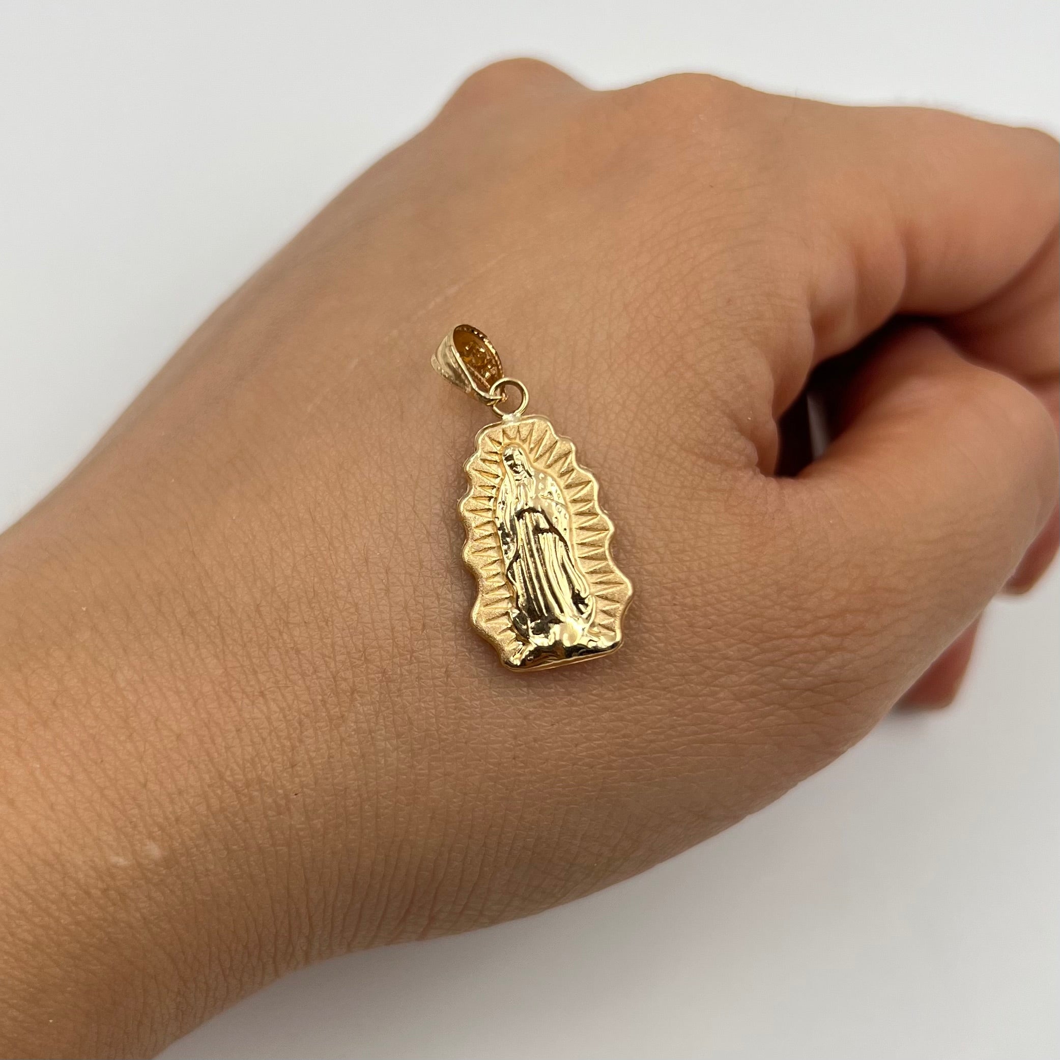 DIJE VIRGEN DE GUADALUPE SILUETA  ORO AMARILLO 18K 1,2 GR / 12 MM / 2,1 CM