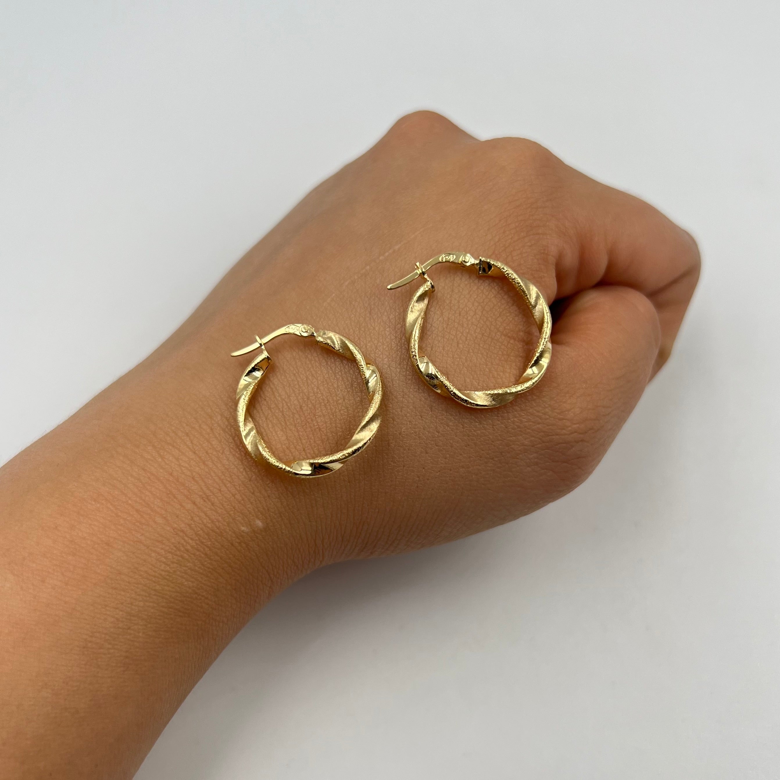 CANDONGA ENTORCHADA MATIZADA  ORO AMARILLO 18K 1,94 GR / 2,5 CM