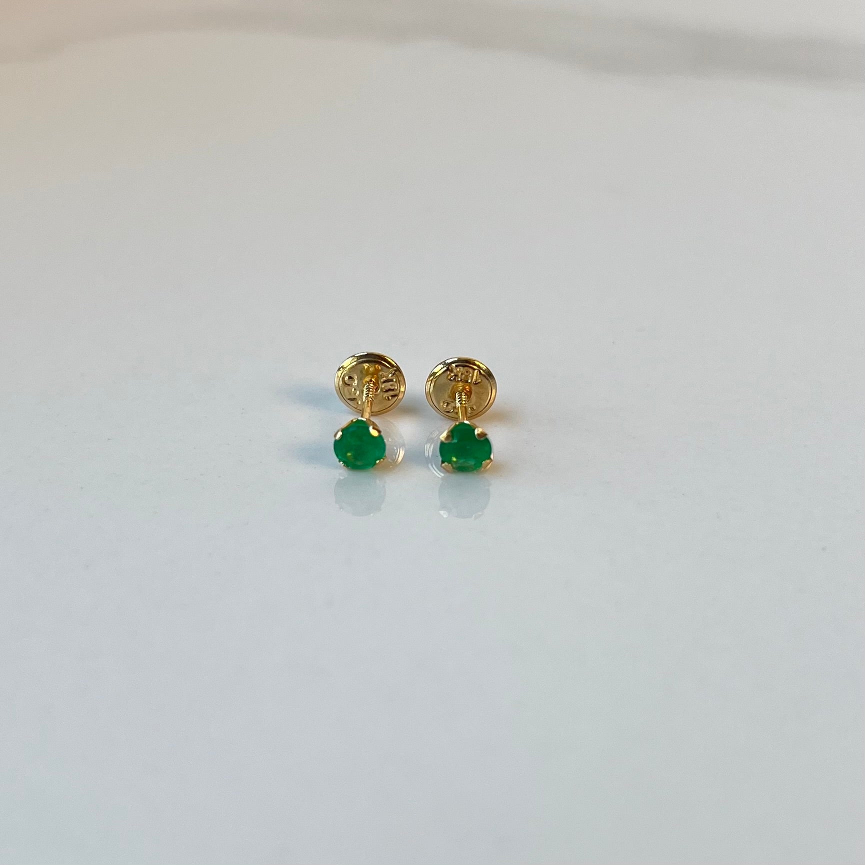 TOPOS ESMERALDA 0.20CT  ORO AMARILLO 18K 0,48 GR / 4 MM