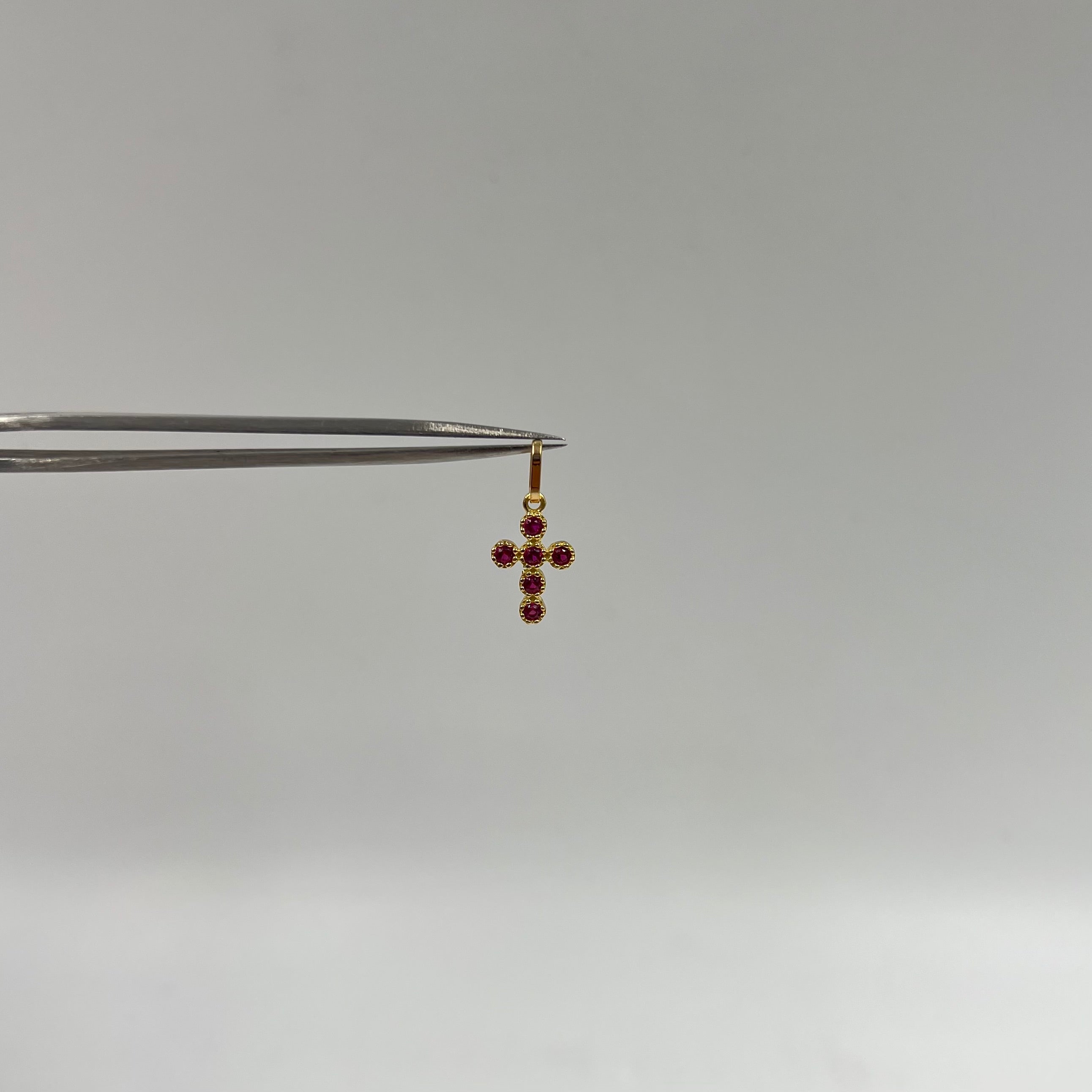 DIJE CRUZ CASTING FUCSIA  ORO AMARILLO 18K +1 / 0,7 GR / 3 MM / 1,4 CM