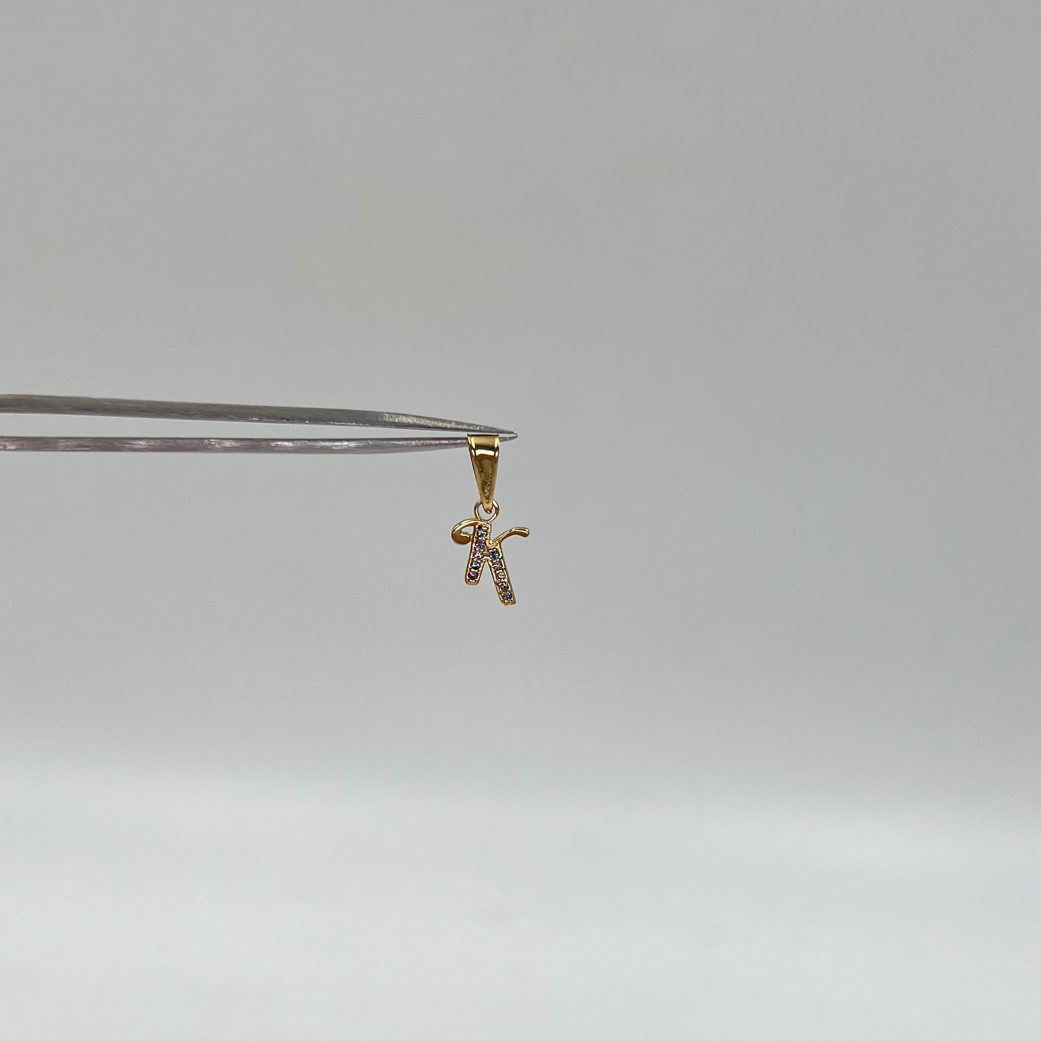 DIJE LETRA K  ORO AMARILLO 18K 0,57 GR / 8 MM / 0,9 CM