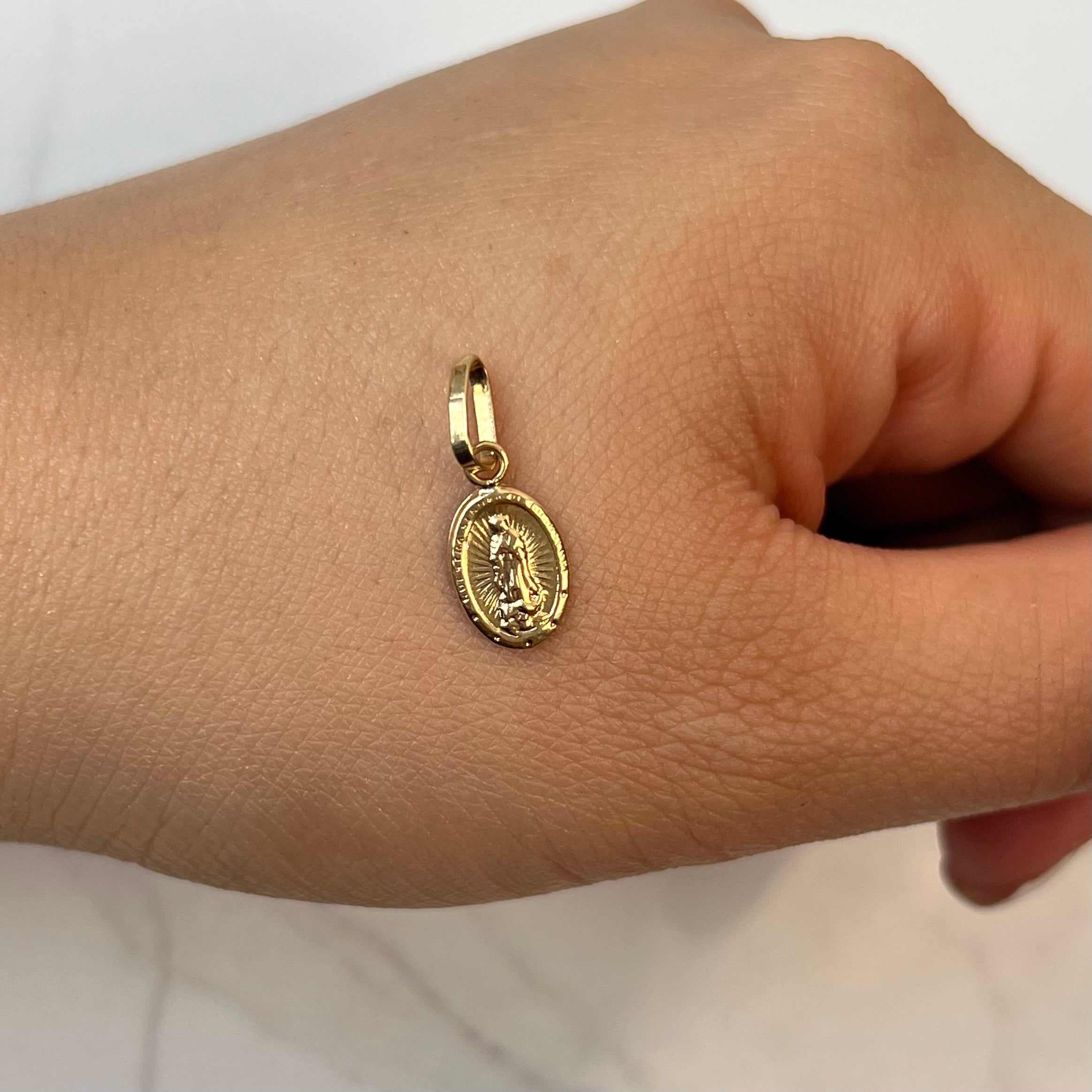 DIJE VIRGEN DE GUADALUPE  ORO AMARILLO 18K 0,43 GR / 7 MM / 1,3 CM