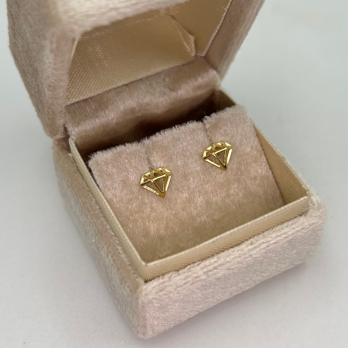 TOPOS LISOS SILUETA DIAMANTE  ORO AMARILLO 18K 0,71 GR / 7 MM