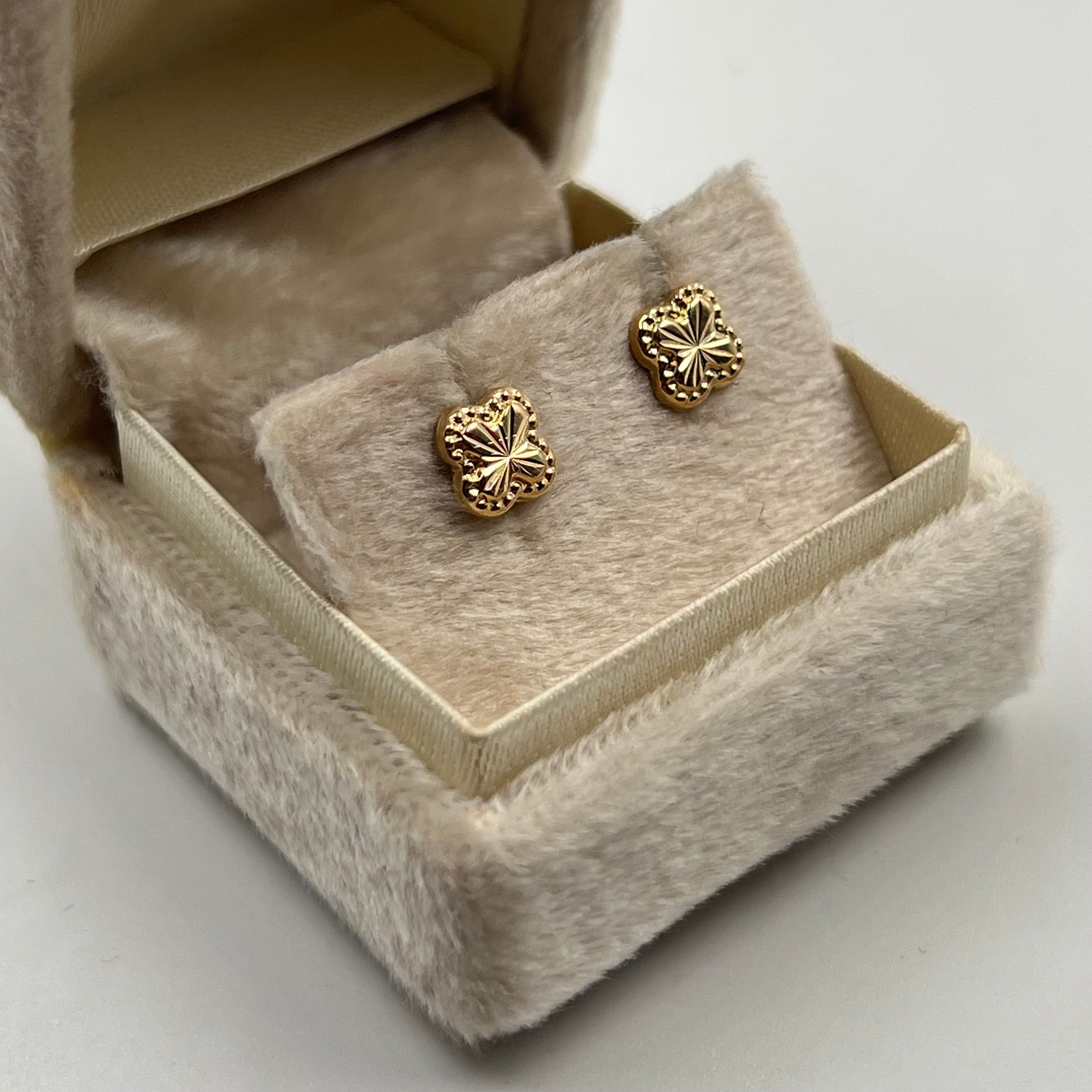 TOPOS TREBOL BORDEADO DIAMANTADO  ORO AMARILLO 18K 0,73 GR / 6 MM