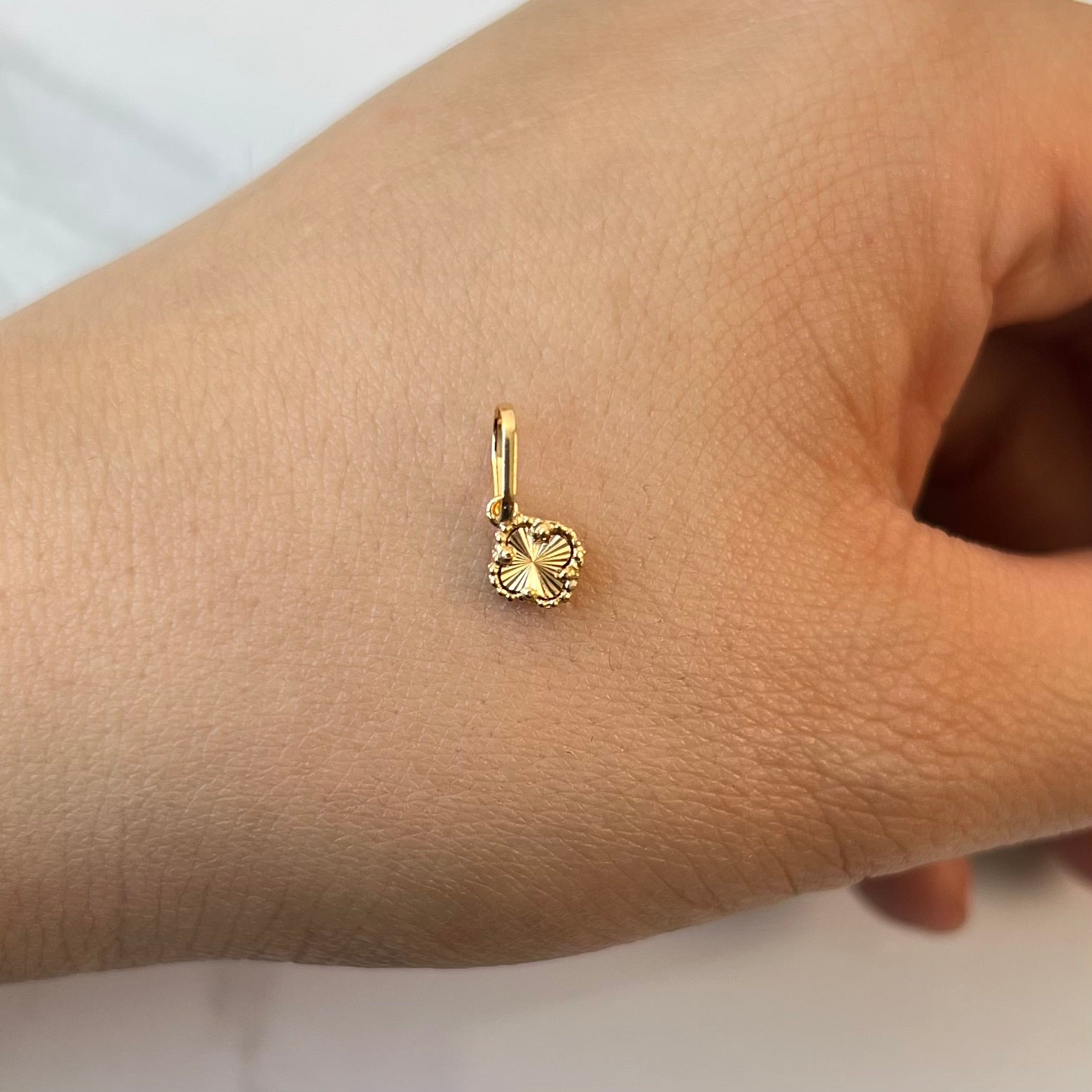 DIJE TREBOL  ORO AMARILLO 18K 0,46 GR / 5 MM / 0,7 CM